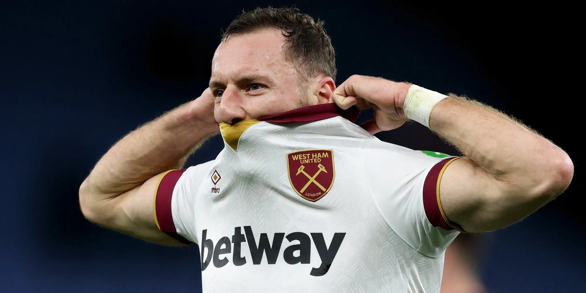 Hậu vệ Vladimir Coufal trong màu áo West Ham United