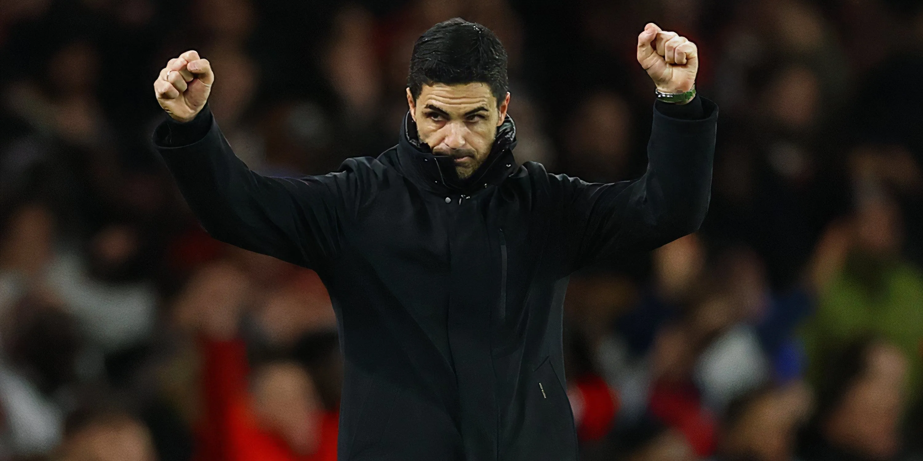 HLV Mikel Arteta của Arsenal ăn mừng, thể hiện quyết tâm tăng cường đội hình với những bản hợp đồng chất lượng như Martin Zubimendi.