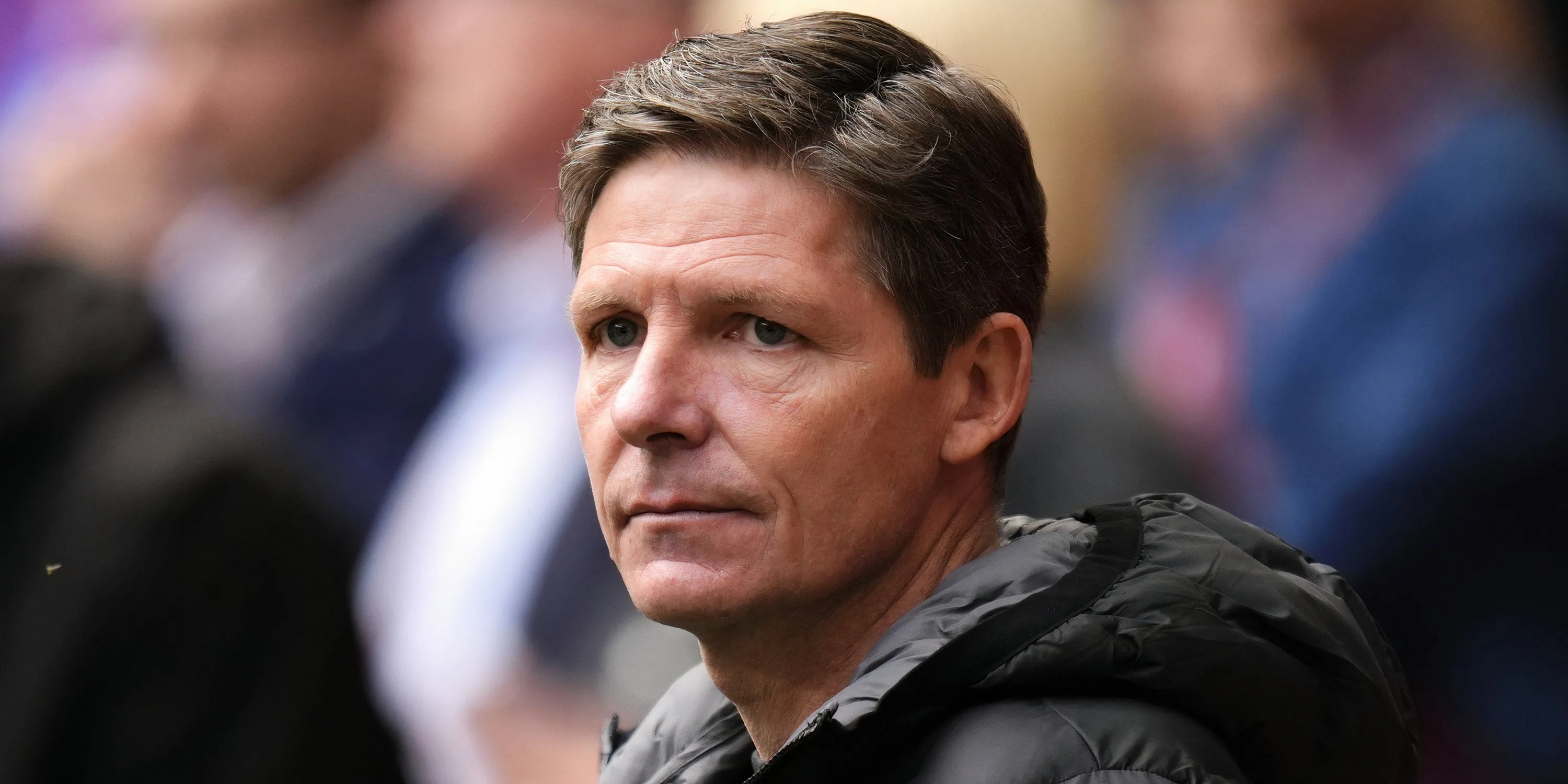 HLV Oliver Glasner theo dõi trận đấu, đối mặt thách thức giữ chân cầu thủ Crystal Palace sau vô địch FA Cup
