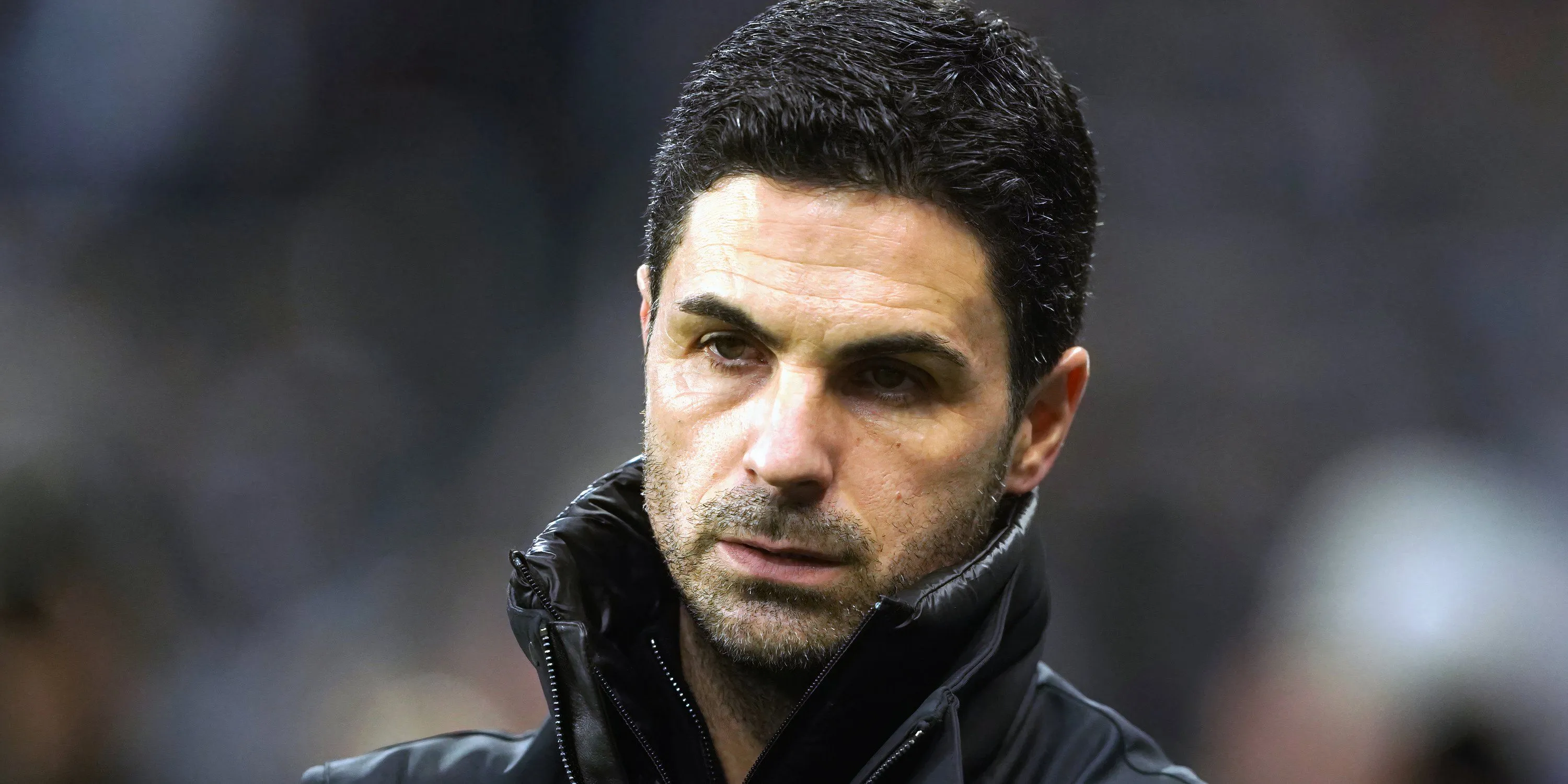 Huấn luyện viên Mikel Arteta chỉ đạo các cầu thủ Arsenal tại Premier League