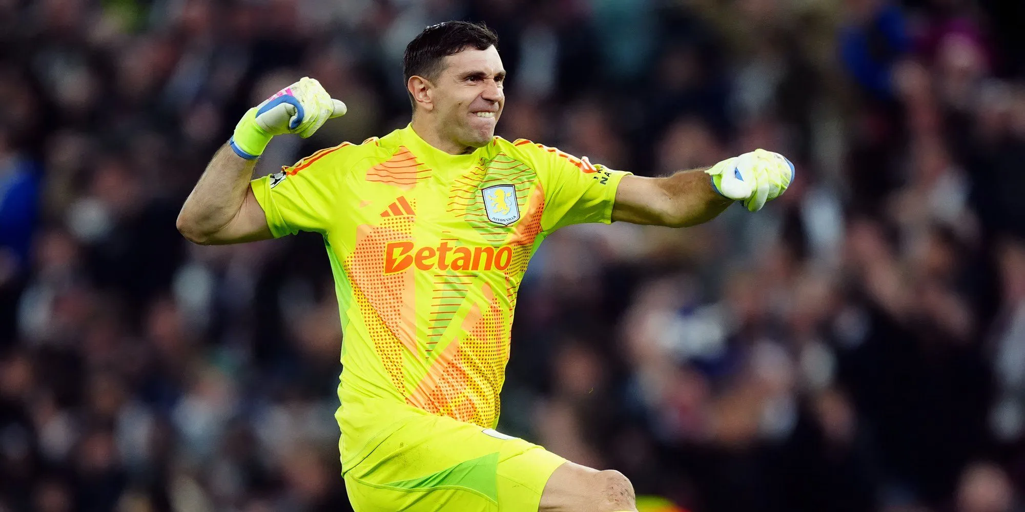 Thủ thành Emiliano Martinez của Aston Villa, một trong những mục tiêu chuyển nhượng của các đội bóng Saudi Pro League