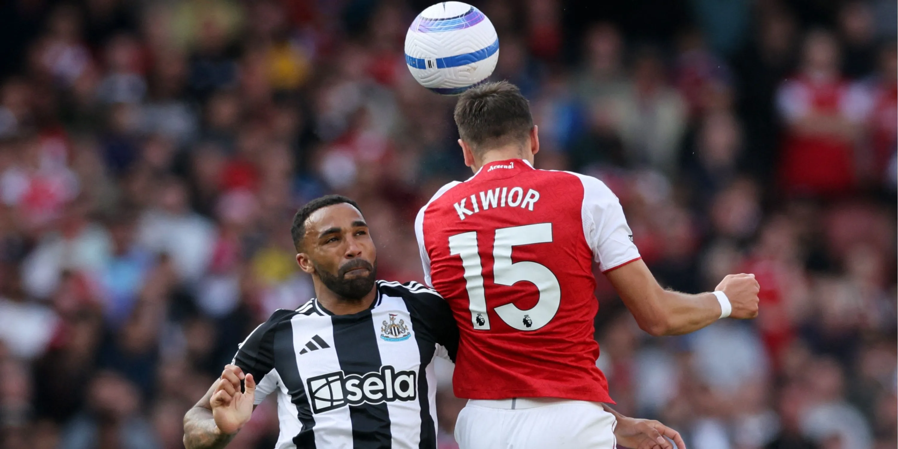 Trung vệ Jakub Kiwior thi đấu ấn tượng trong màu áo Arsenal