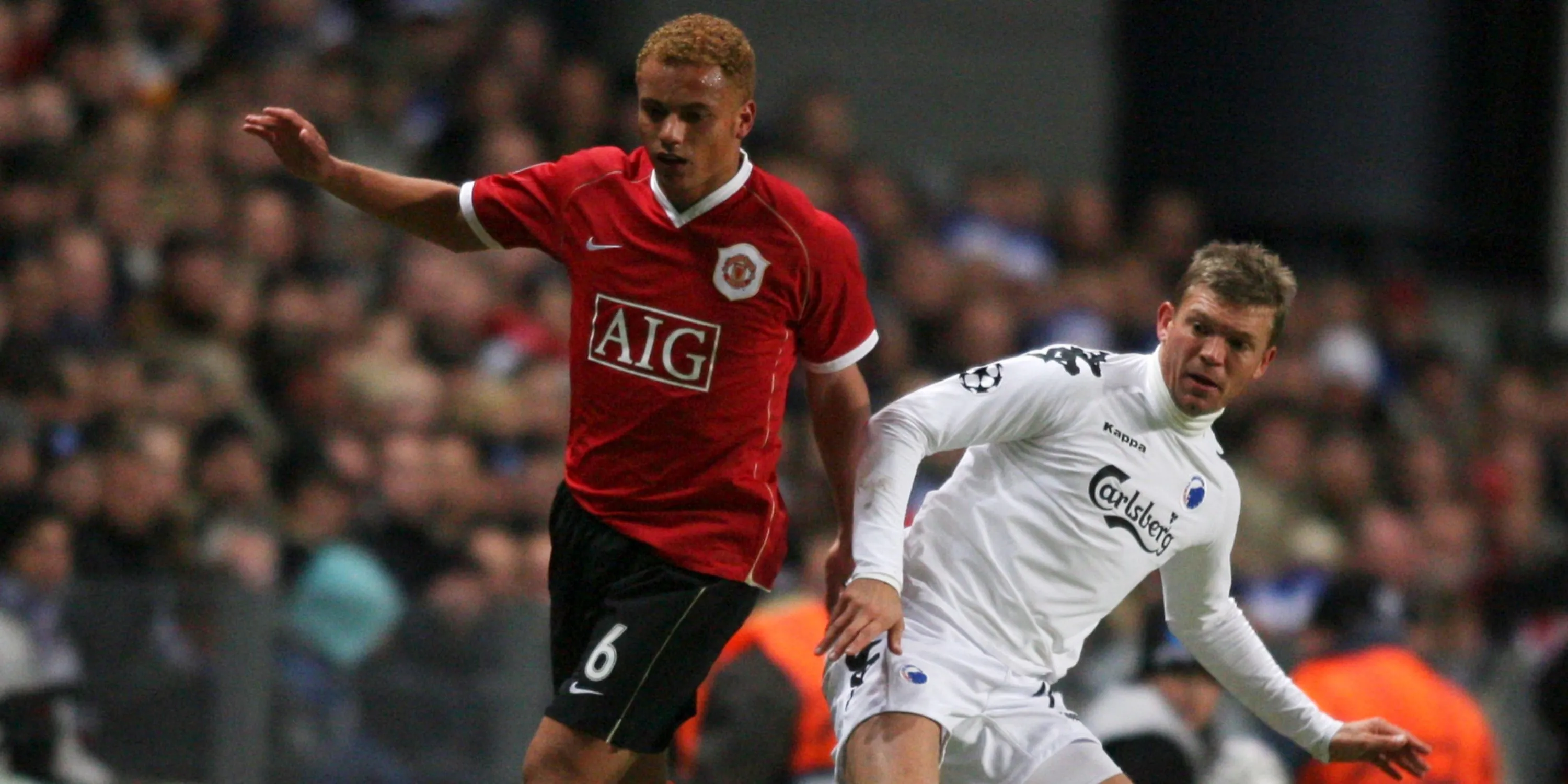 Wes Brown trong trận đấu của Manchester United