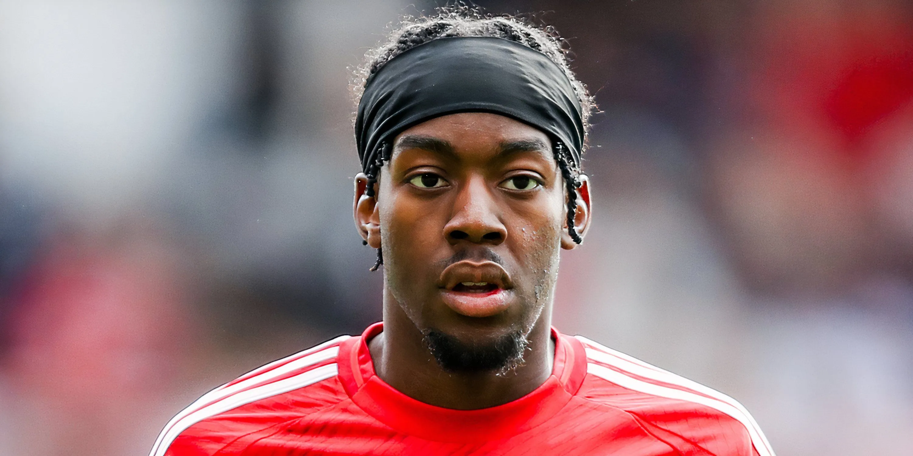 Anthony Elanga trong màu áo Nottingham Forest thi đấu