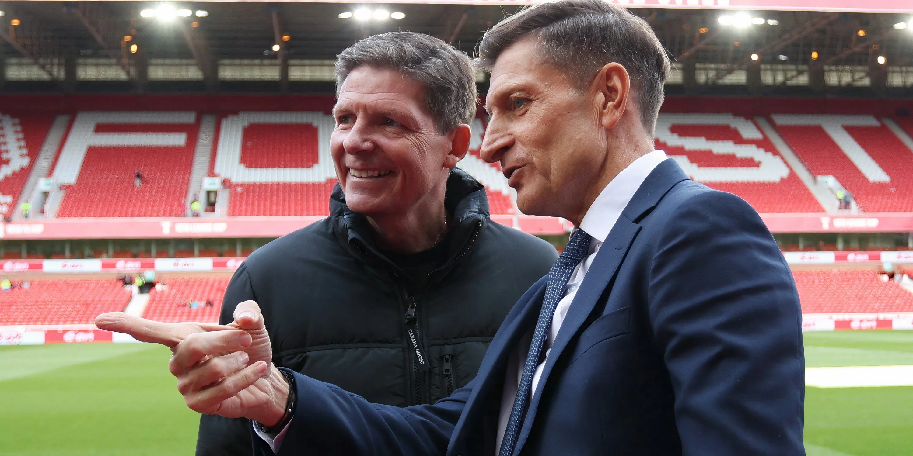 Chủ tịch Steve Parish và HLV Oliver Glasner ăn mừng cùng Crystal Palace