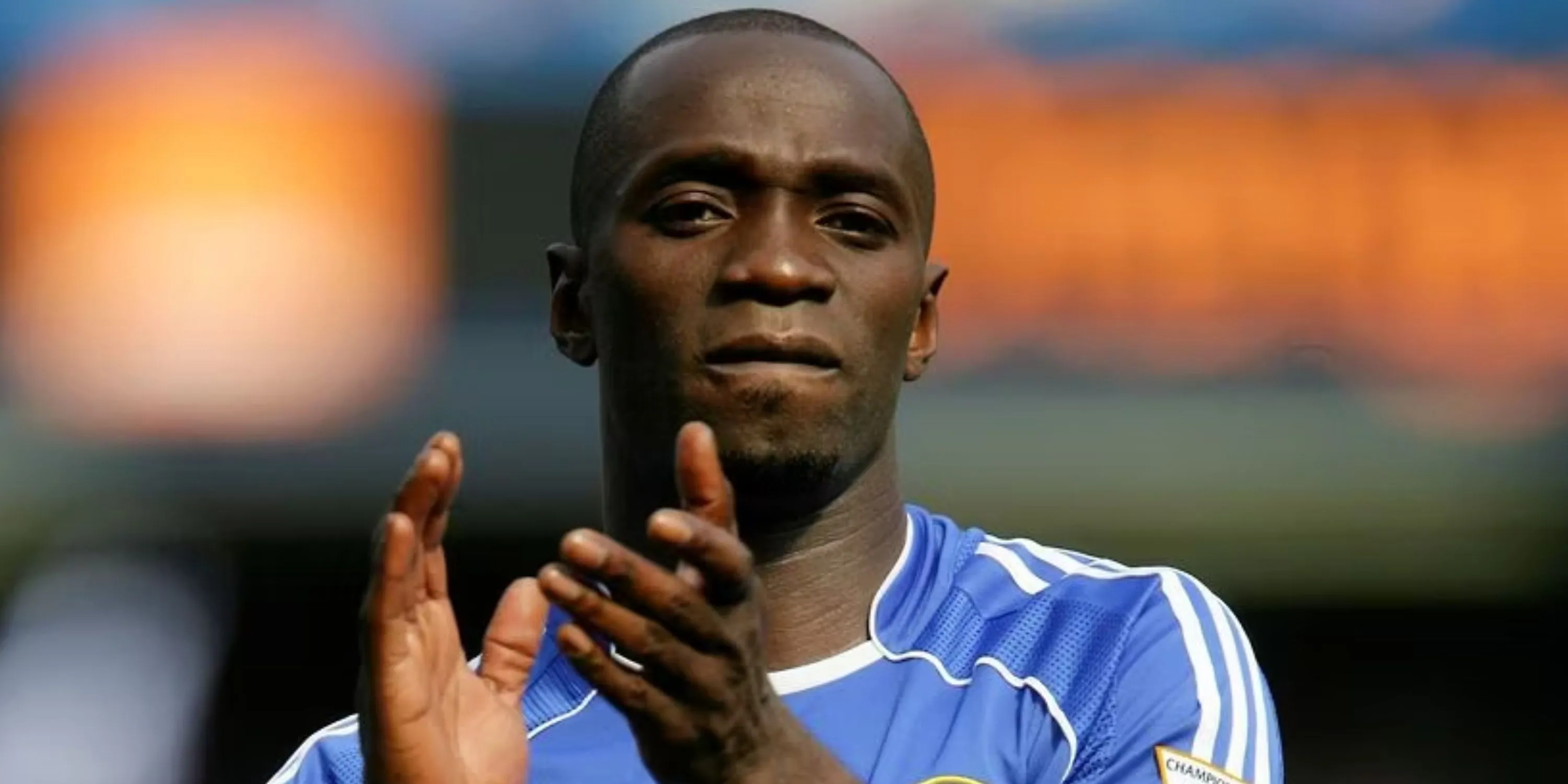Claude Makelele thi đấu ở vị trí tiền vệ phòng ngự cho Chelsea
