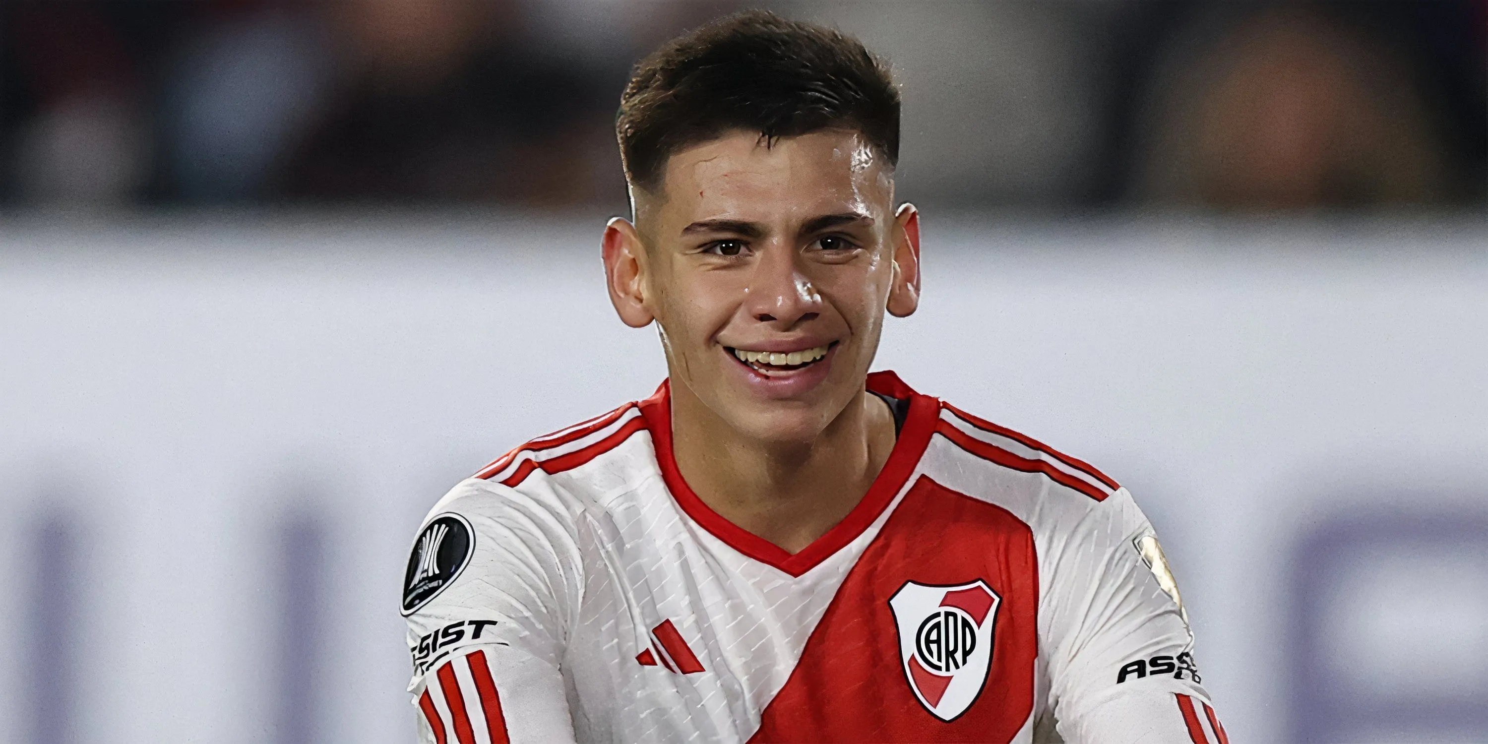 Claudio Echeverri trong màu áo River Plate