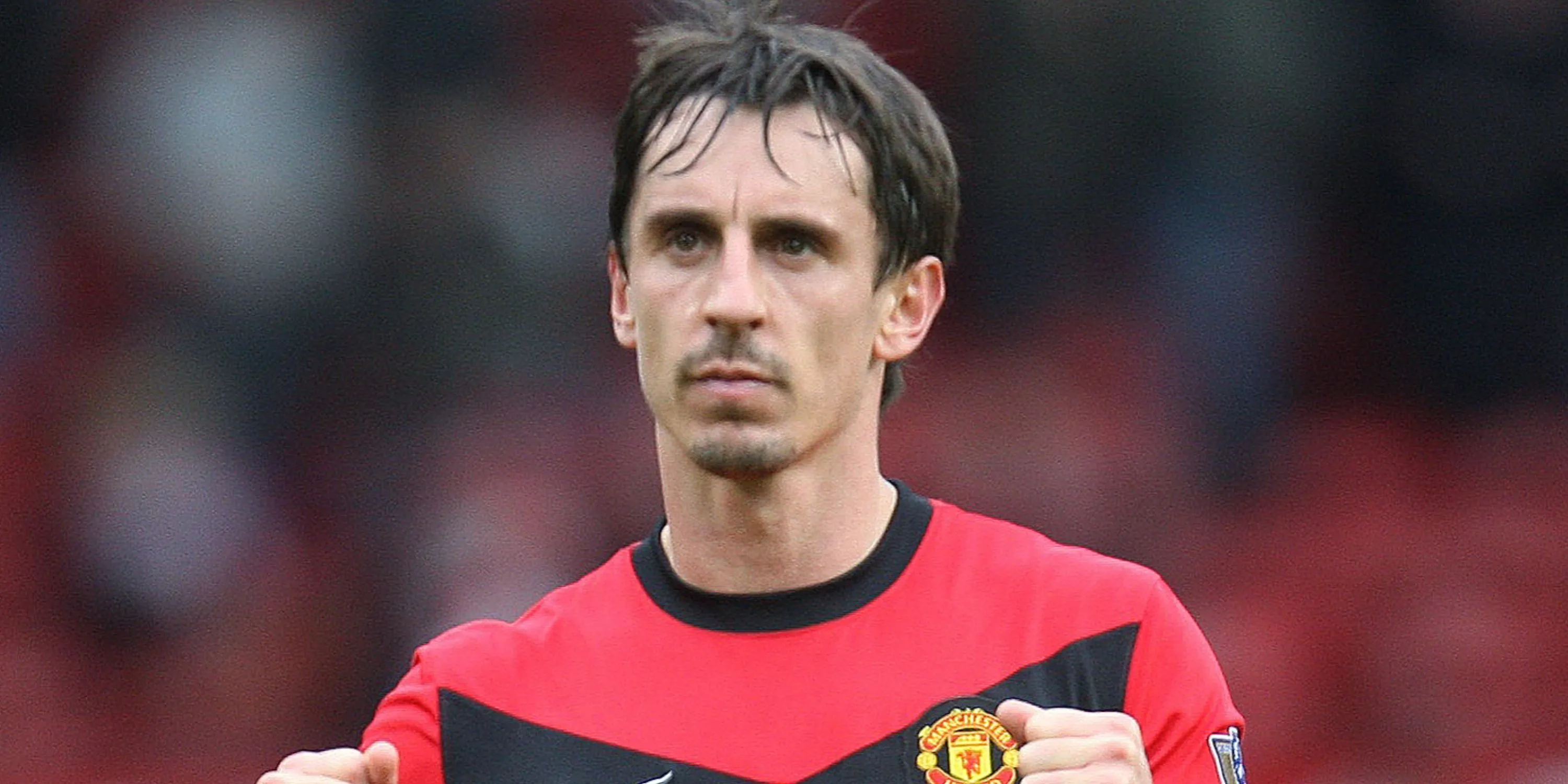 Gary Neville chỉ huy hàng thủ Manchester United