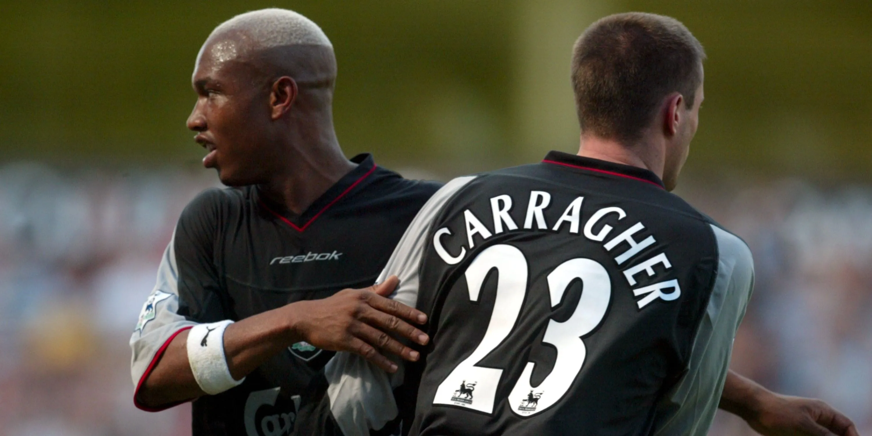 Jamie Carragher và El Hadji Diouf khi còn là đồng đội tại Liverpool