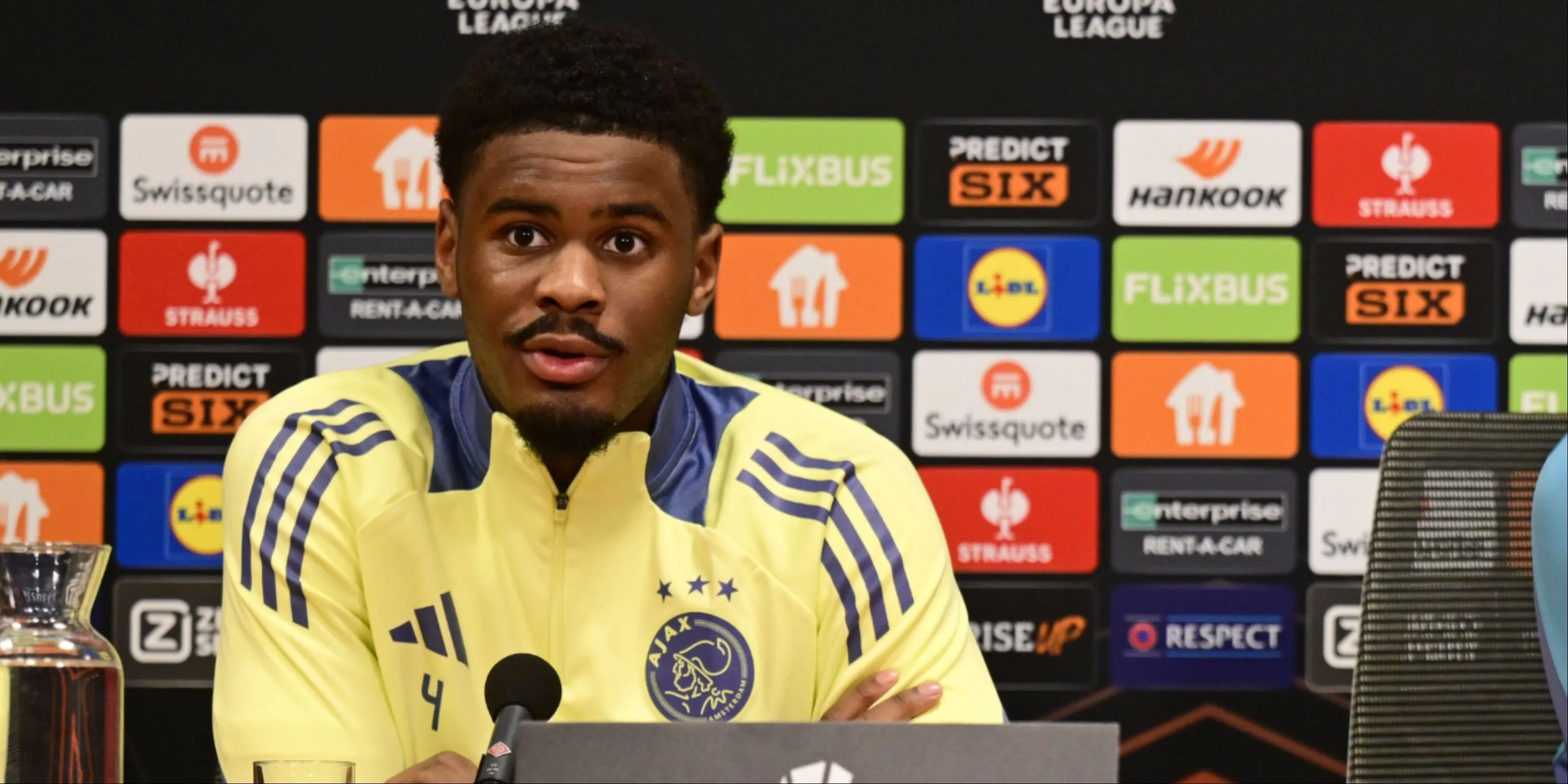 Jorrel Hato thi đấu cho Ajax Amsterdam