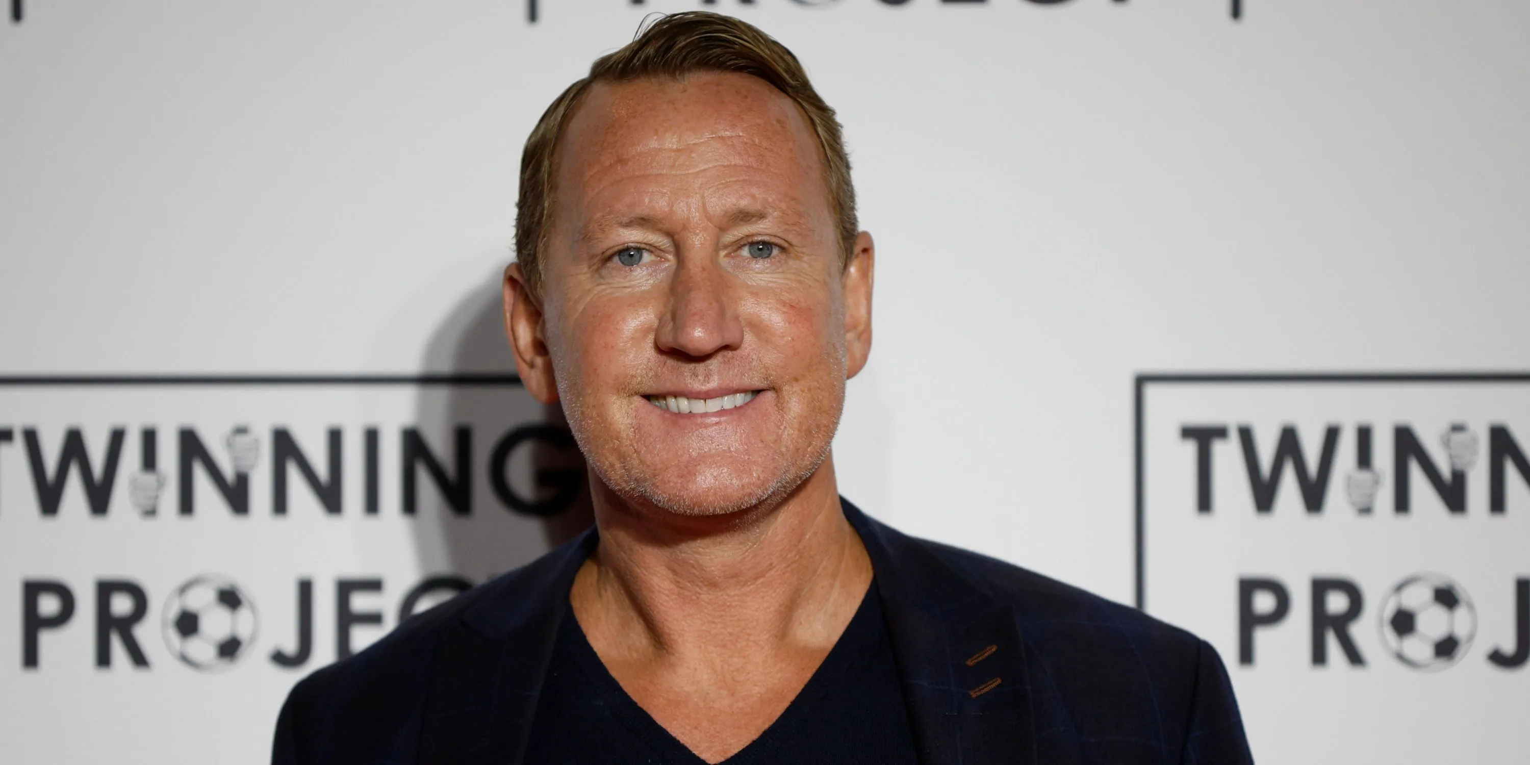 Ray Parlour, cựu sao Arsenal, nhìn chằm chằm - một hình ảnh gợi nhớ về những pha va chạm tại Premier League