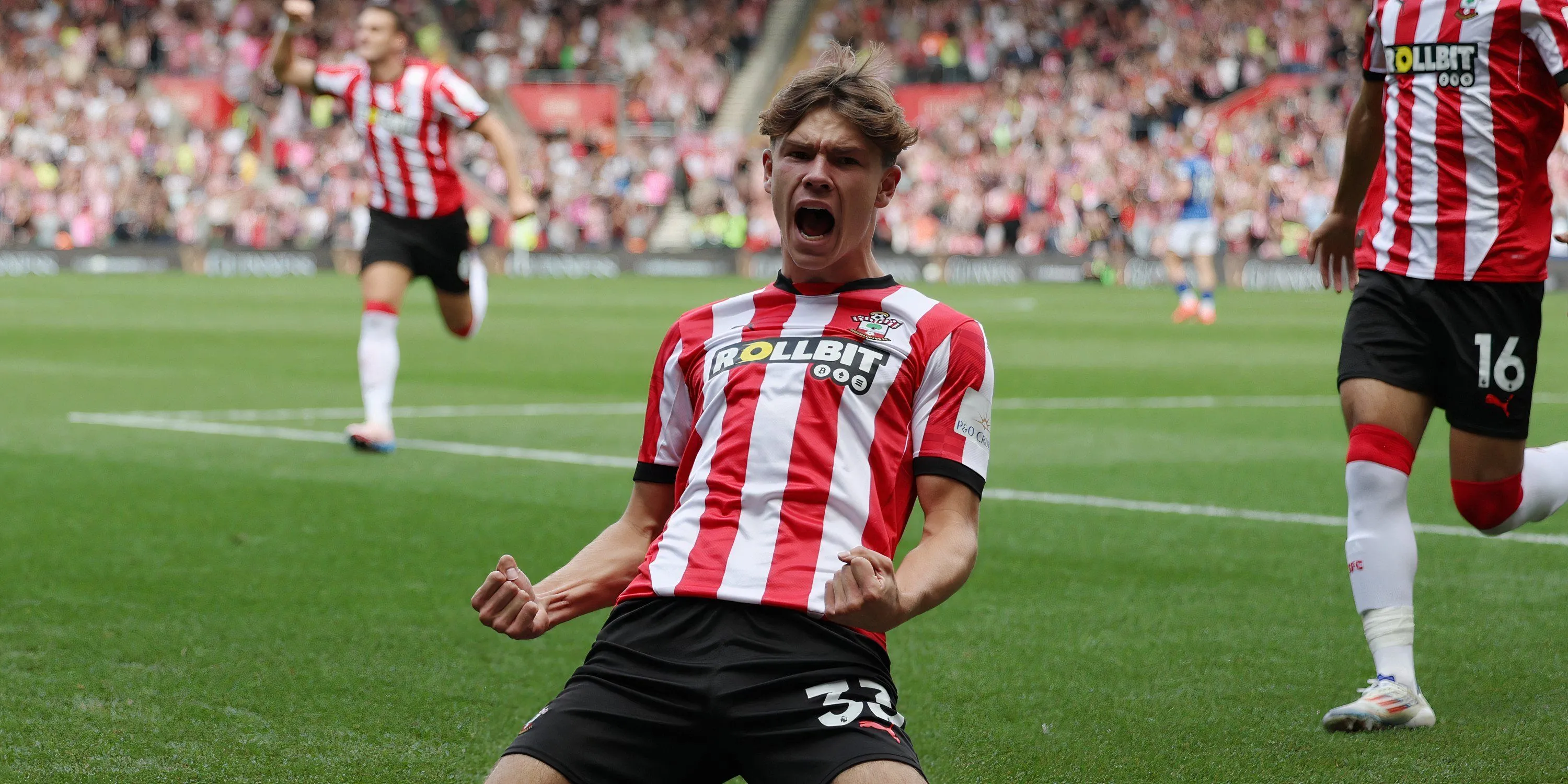 Sao mai Tyler Dibling của Southampton trong một trận đấu