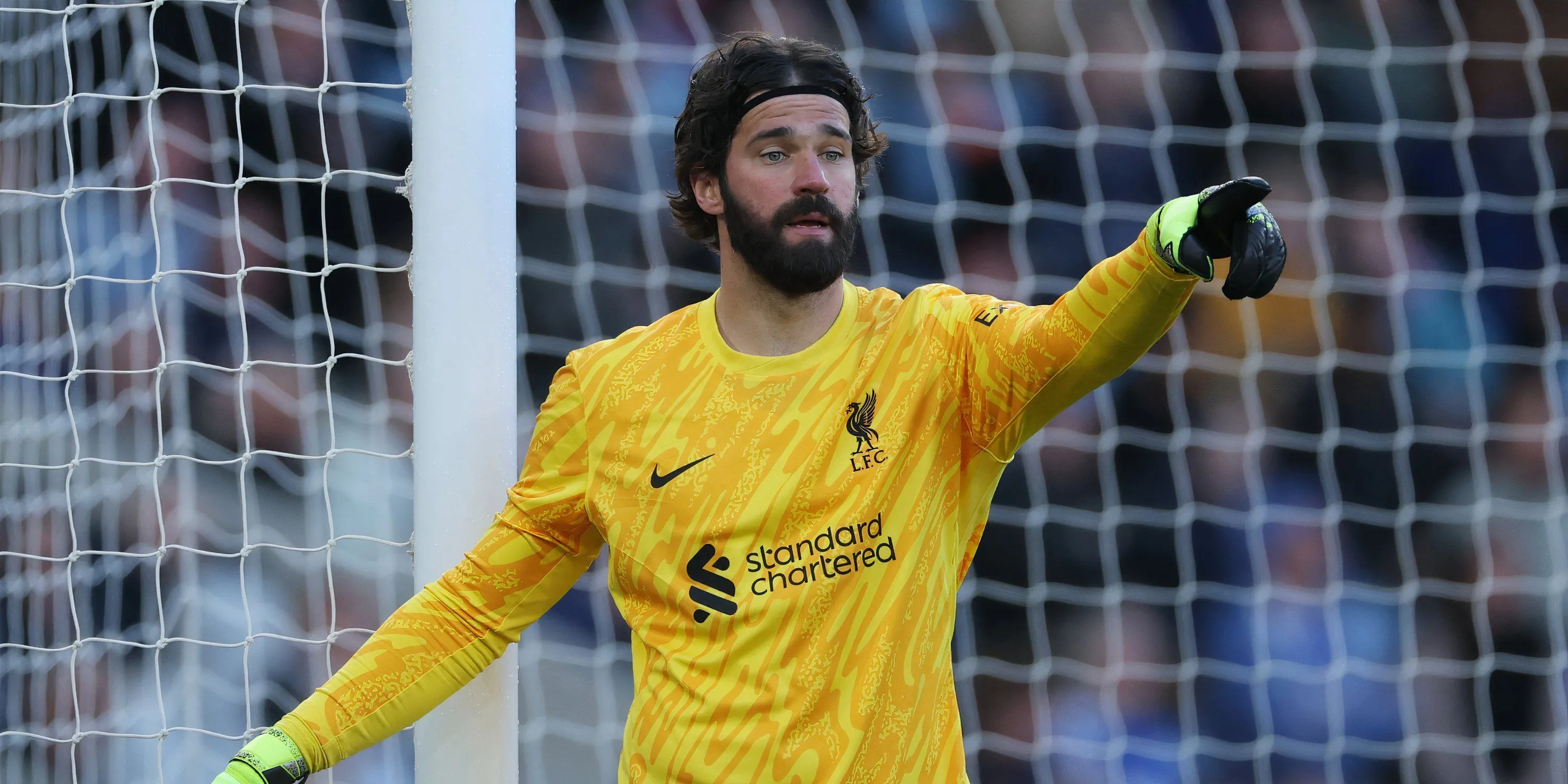 Thủ môn Alisson Becker của Liverpool trong trận đấu Premier League