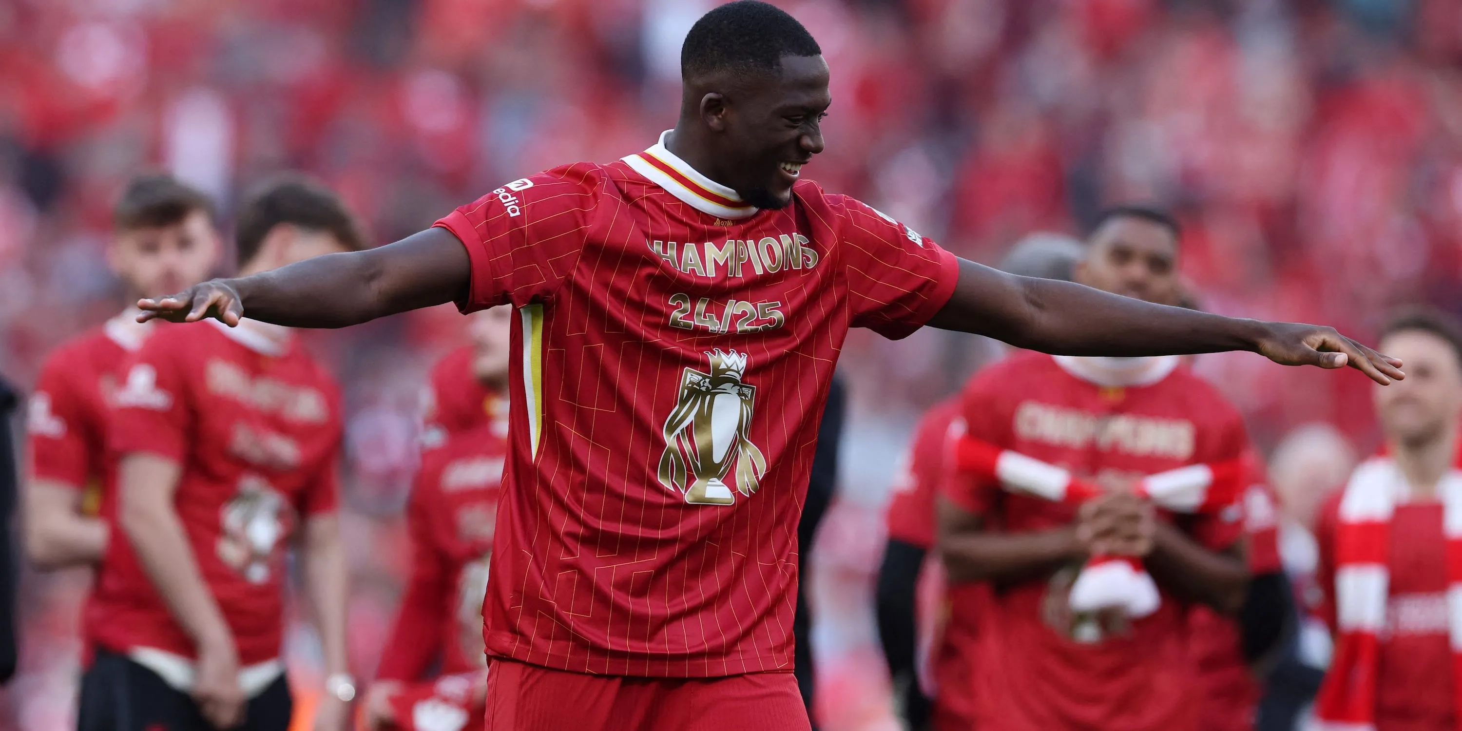 Trung vệ Ibrahima Konate của Liverpool ăn mừng sau khi vô địch Premier League