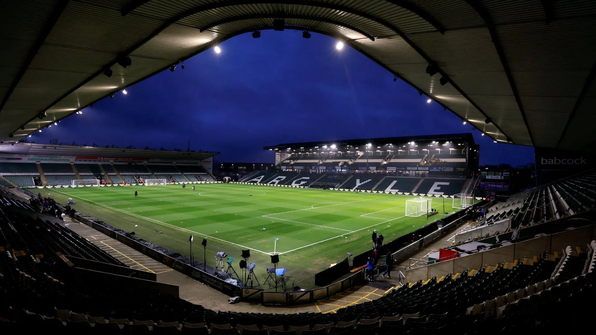 Biểu tượng câu lạc bộ Plymouth Argyle trong bối cảnh chuyển nhượng