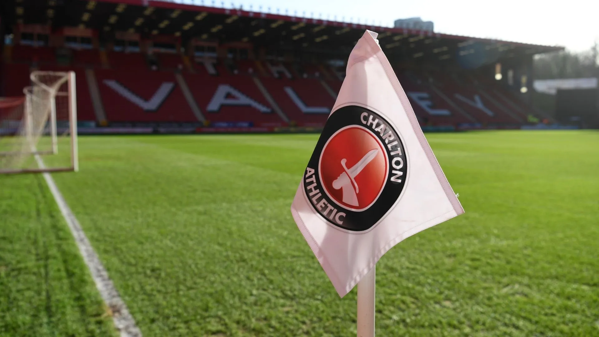 Charlton Athletic và sân nhà The Valley với không gian ấm cúng