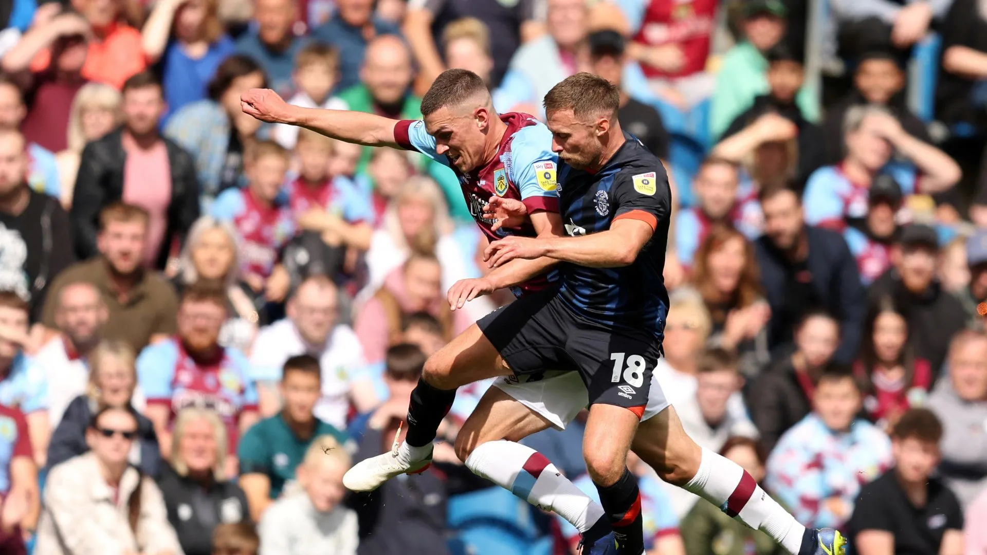 Dara Costelloe trong màu áo Burnley thi đấu