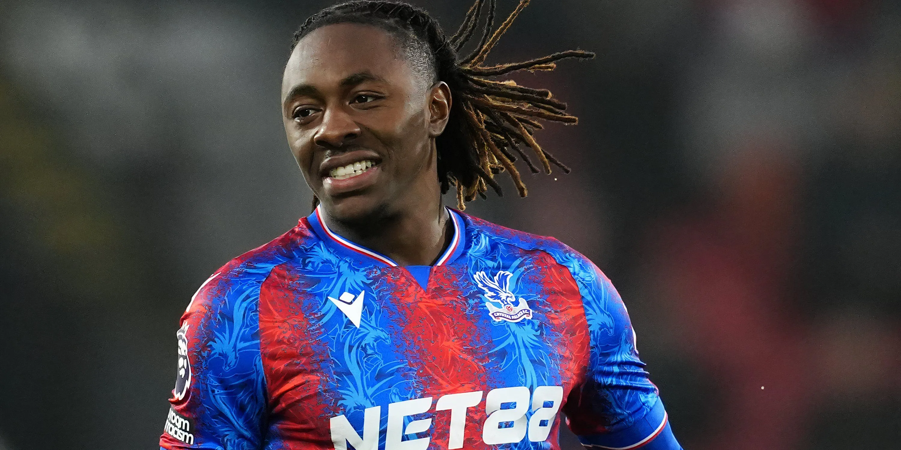 Eberechi Eze trong màu áo Crystal Palace với tin đồn chuyển đến Arsenal