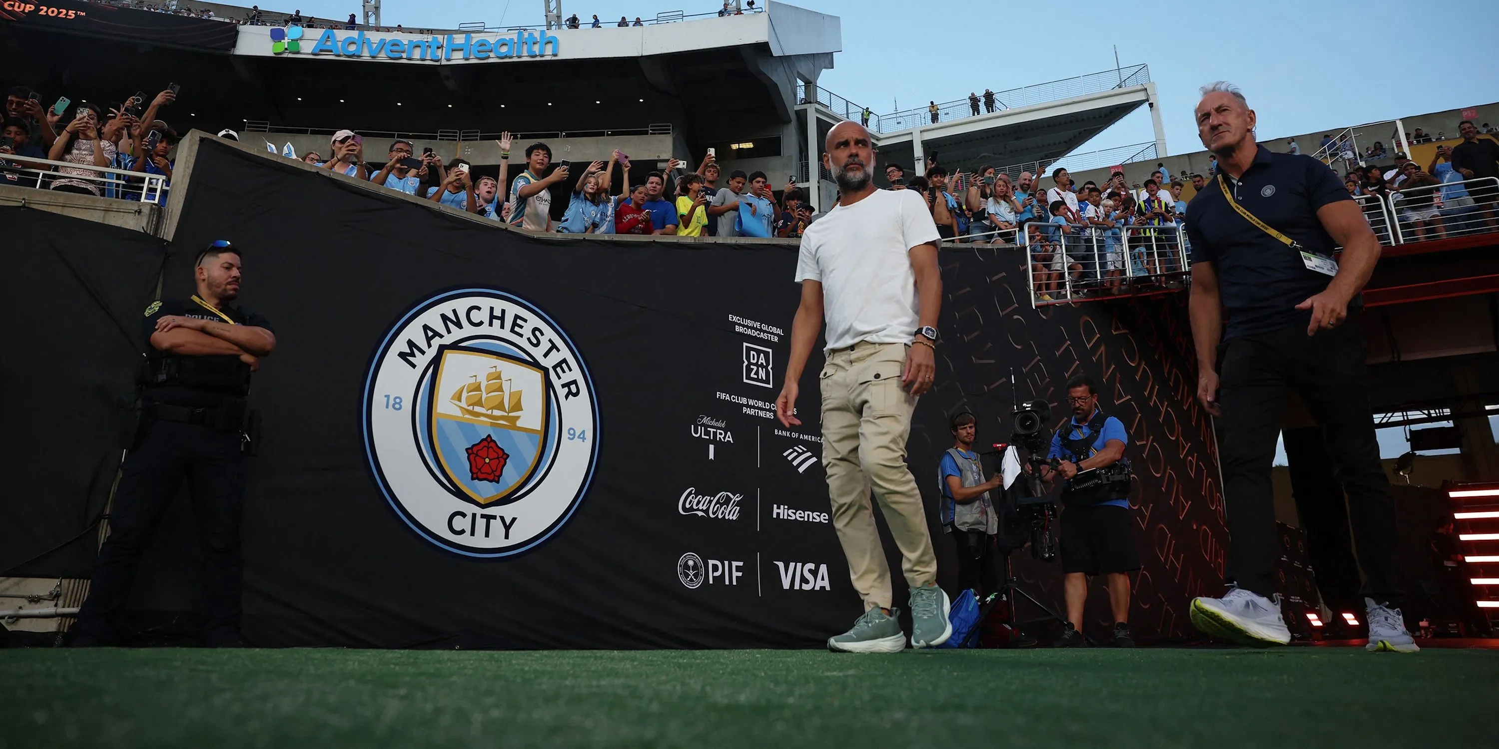HLV Pep Guardiola của Manchester City trước trận đấu, chiến lược gia tài ba trên thị trường chuyển nhượng hè