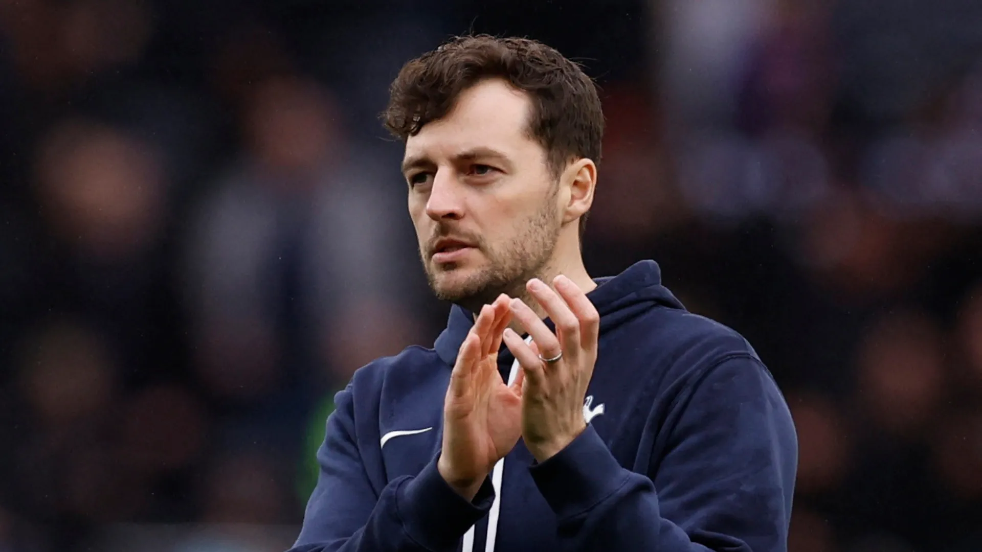 Huấn luyện viên Ryan Mason