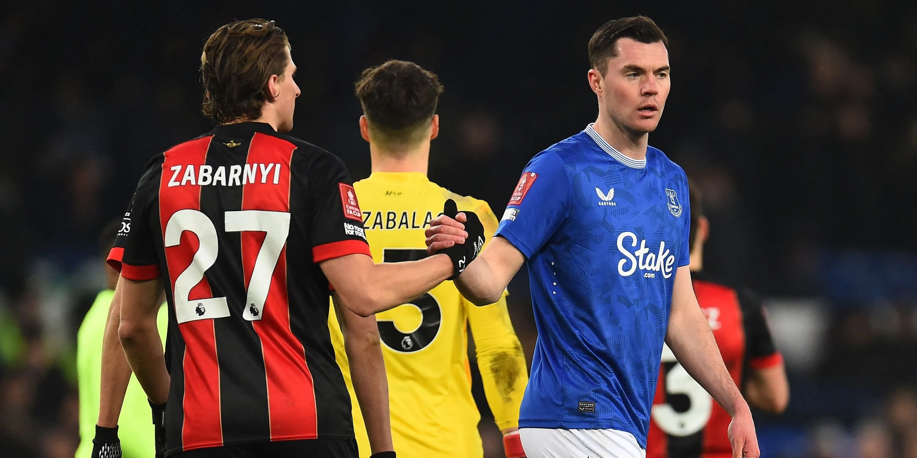Illya Zabarnyi, trung vệ thép của AFC Bournemouth, nổi bật với khả năng bền bỉ và không dính chấn thương nghiêm trọng.