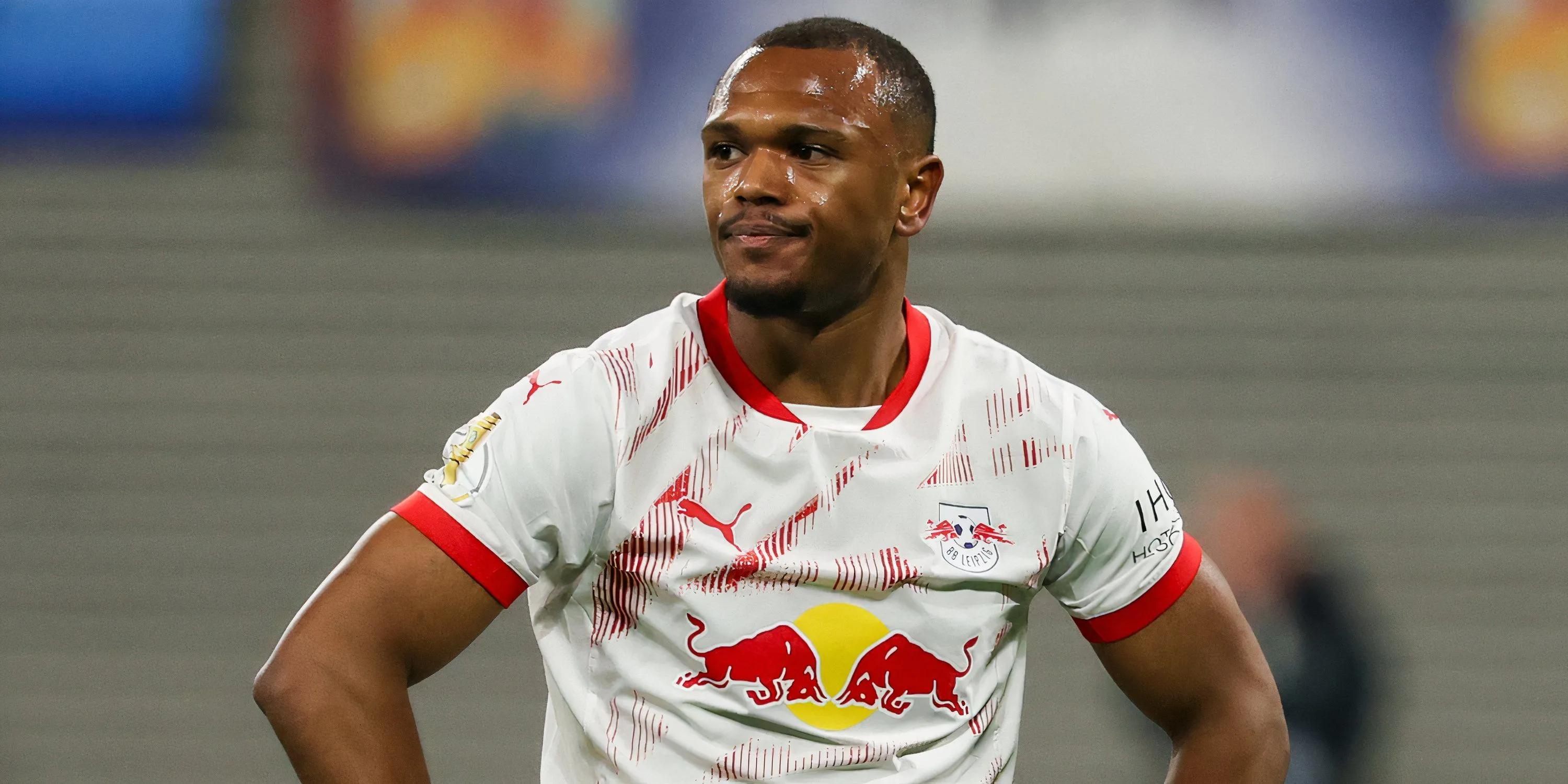 Lois Openda trong màu áo RB Leipzig trên sân cỏ