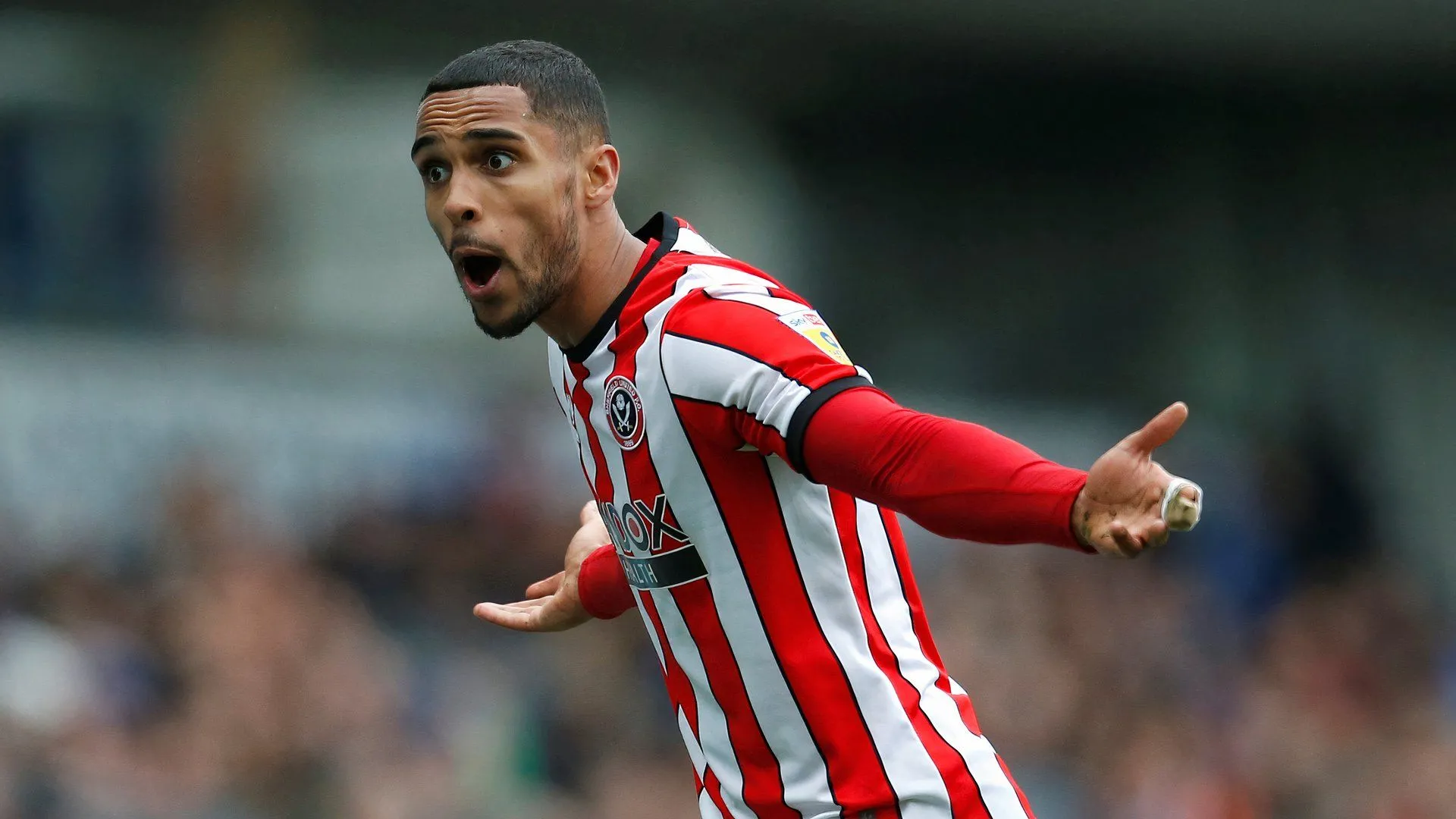 Max Lowe thi đấu trong màu áo Sheffield Wednesday với phong độ ấn tượng