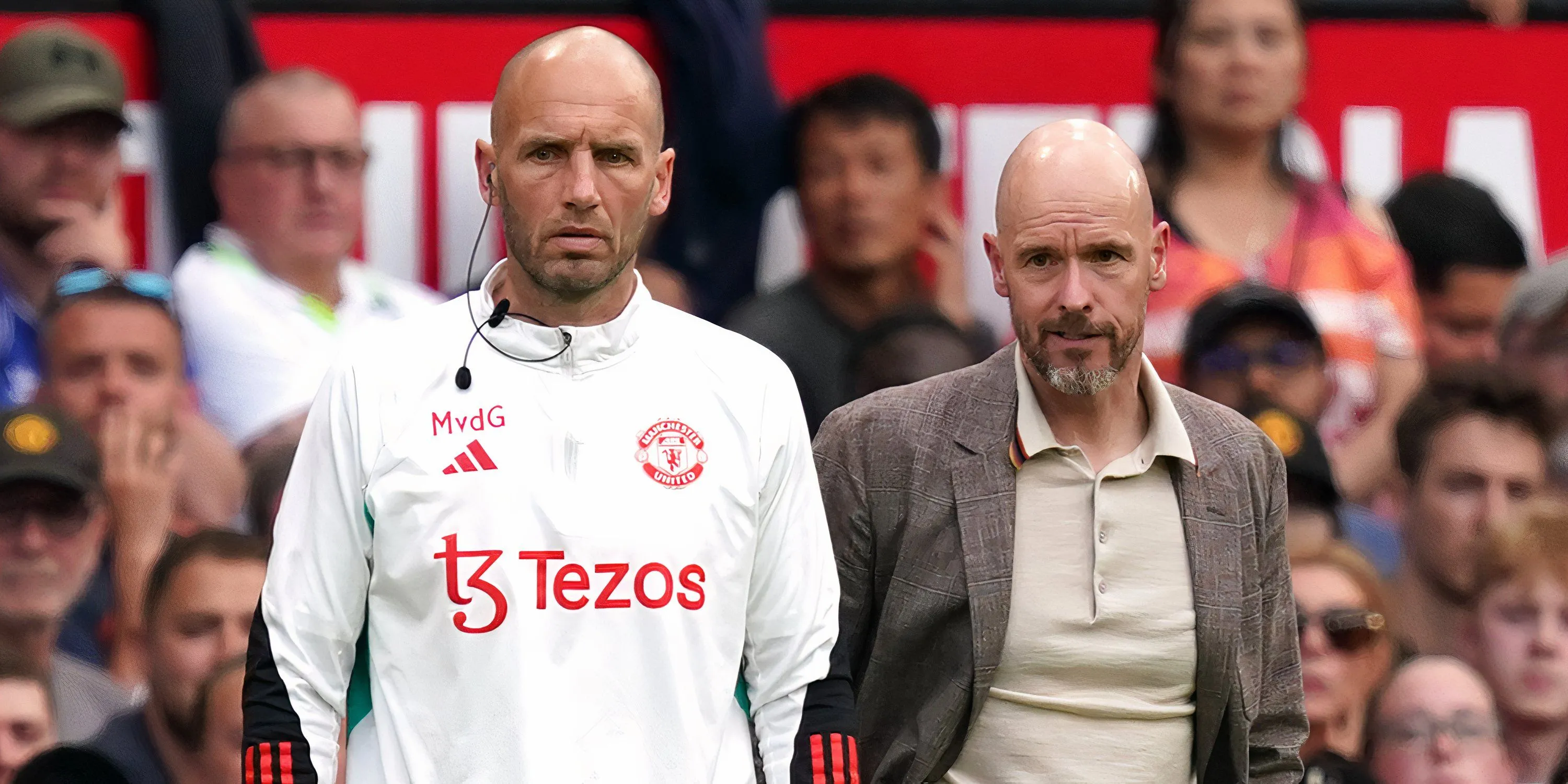 Mitchell van der Gaag và Erik ten Hag tại Manchester United