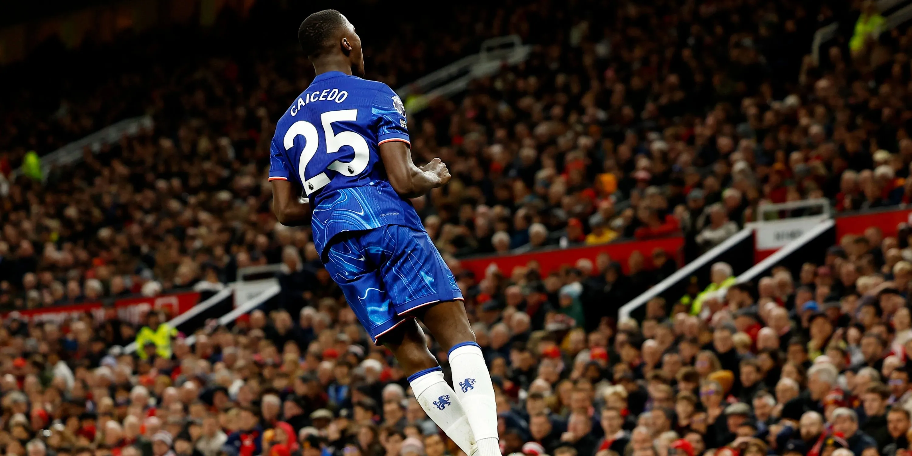 Moises Caicedo trong màu áo Chelsea tại Premier League sau khi Liverpool bỏ lỡ.