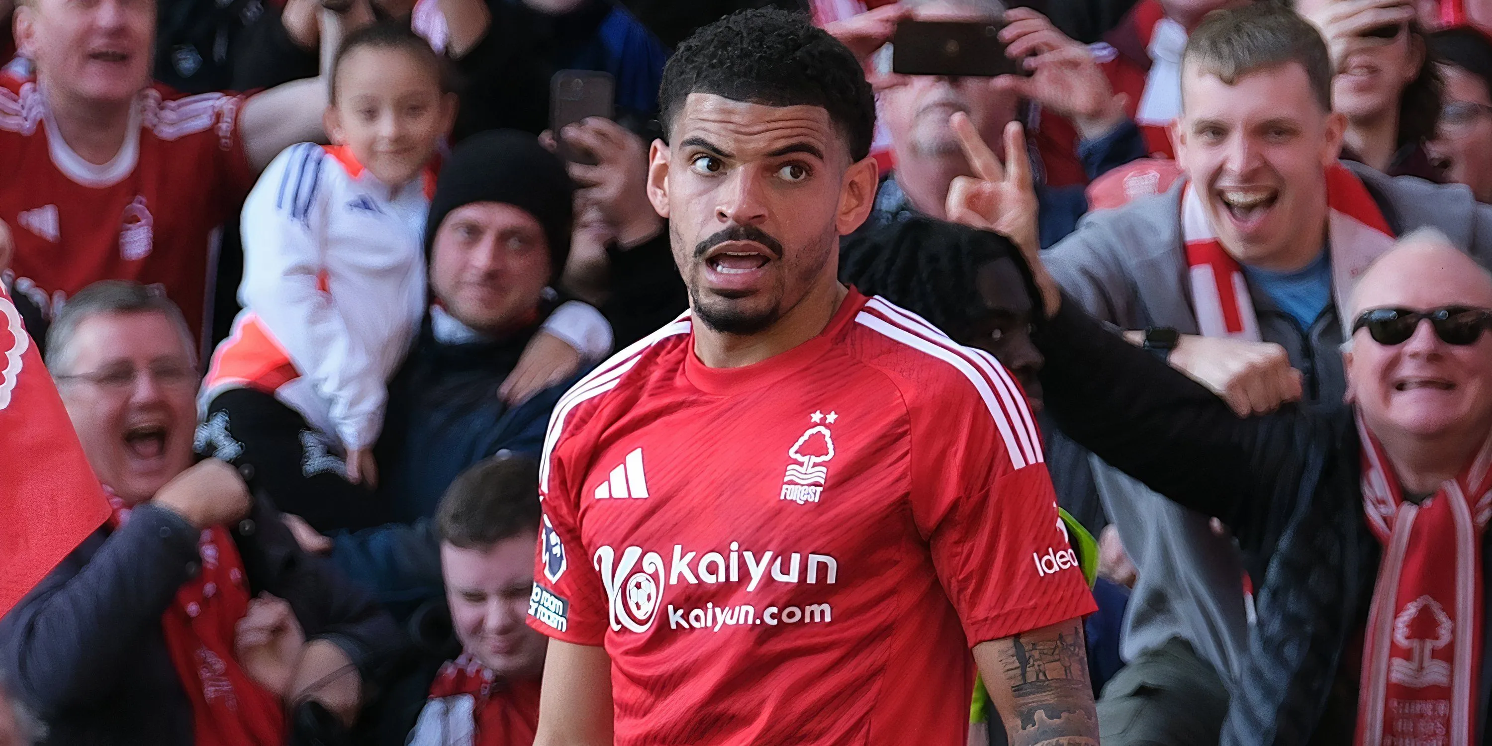 Morgan Gibbs-White ăn mừng bàn thắng cho Nottingham Forest, thể hiện phong độ ấn tượng mùa giải 2024/25.
