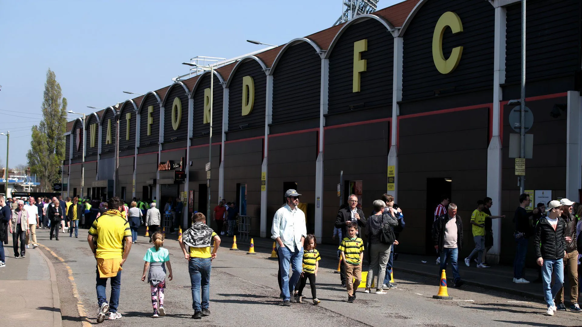 Người hâm mộ Watford tại Vicarage Road, nơi họ chờ đợi màn trình diễn bùng nổ của Othmane Maamma