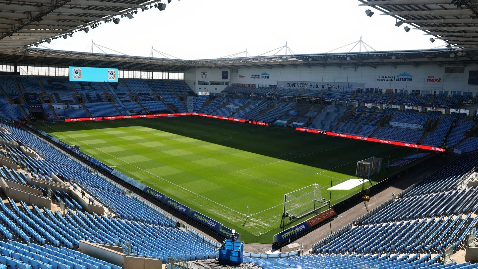Sân vận động CBS Arena của Coventry City tạo nên không khí hùng tráng