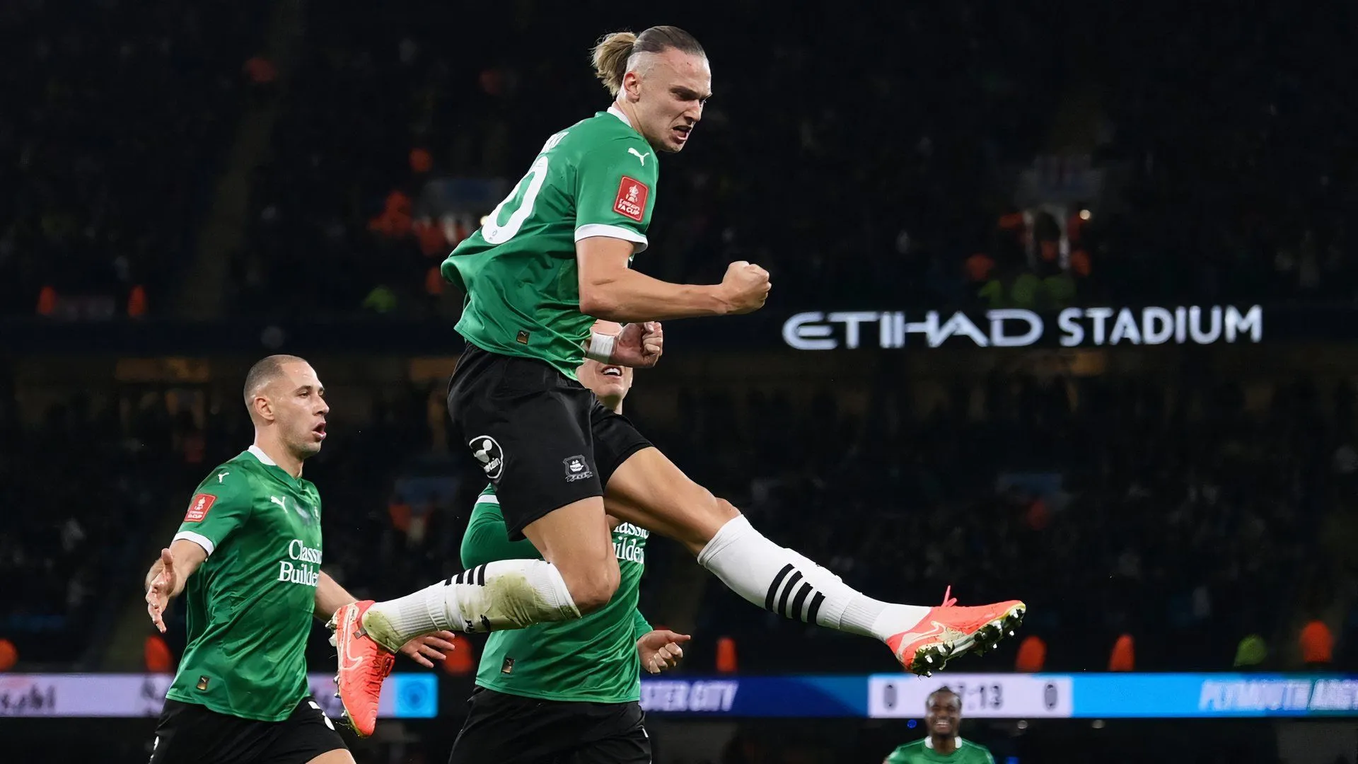 Sân vận động Home Park của Plymouth Argyle, nơi đội bóng đang củng cố lực lượng