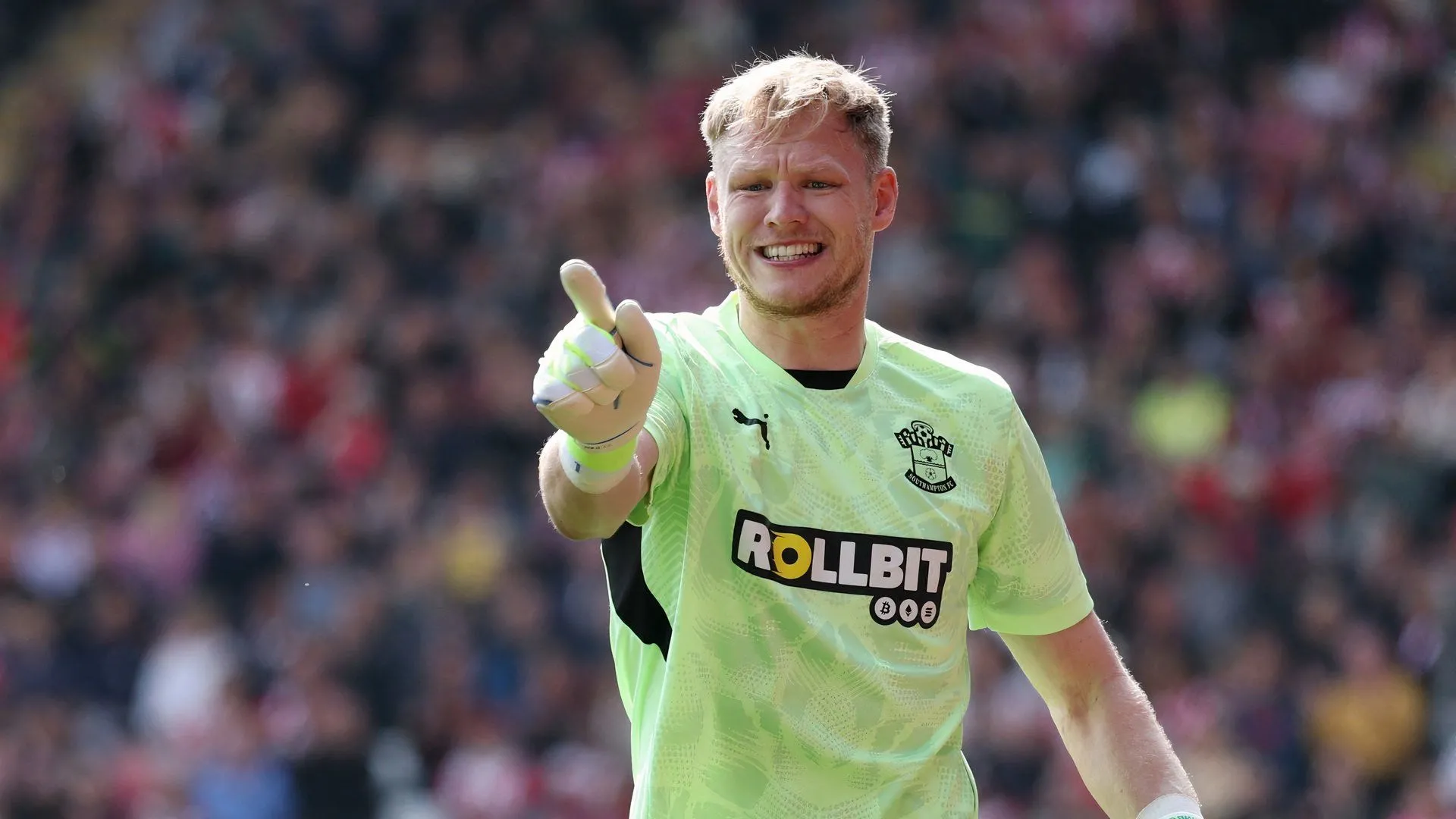 Thủ môn Aaron Ramsdale của Southampton trong một trận đấu