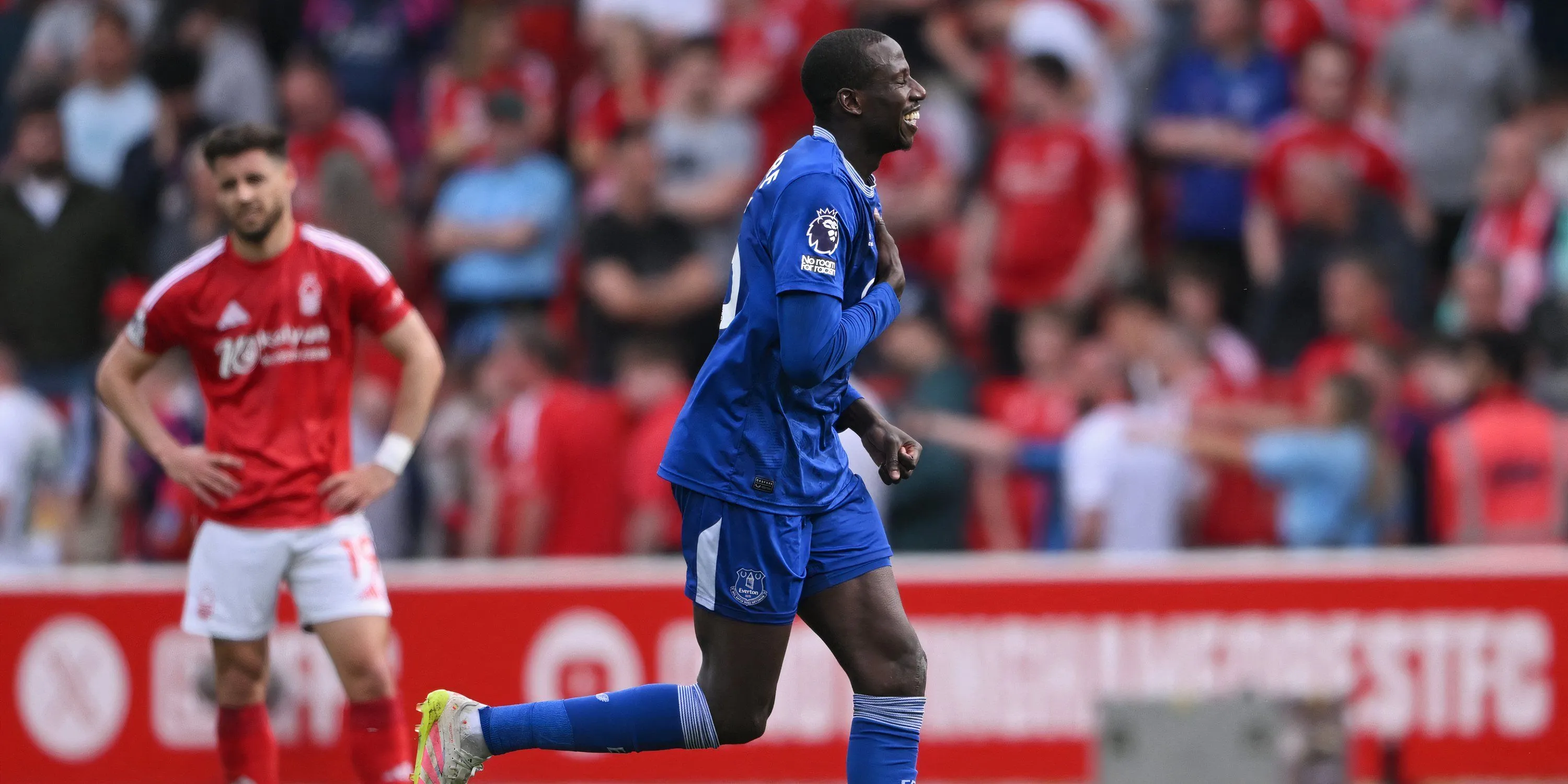 Tiền vệ Abdoulaye Doucoure chia tay Everton