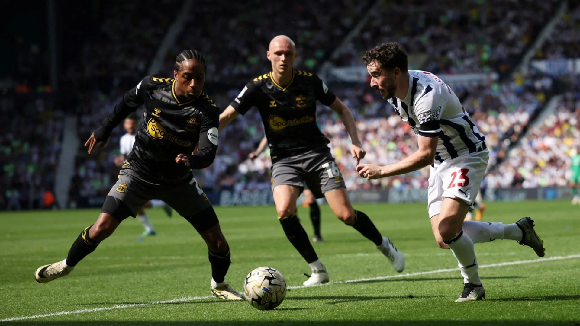 Tiền vệ Mikey Johnston trong màu áo West Bromwich Albion