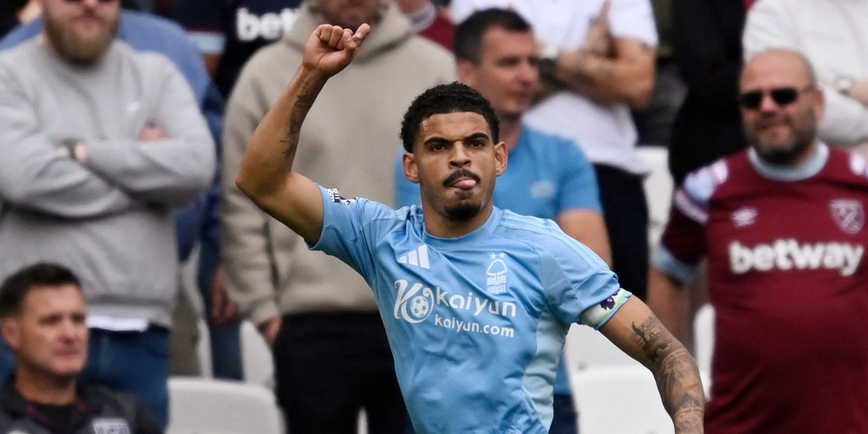 Tiền vệ Morgan Gibbs-White trong màu áo Nottingham Forest, mục tiêu chuyển nhượng của Tottenham Hotspur tại Premier League