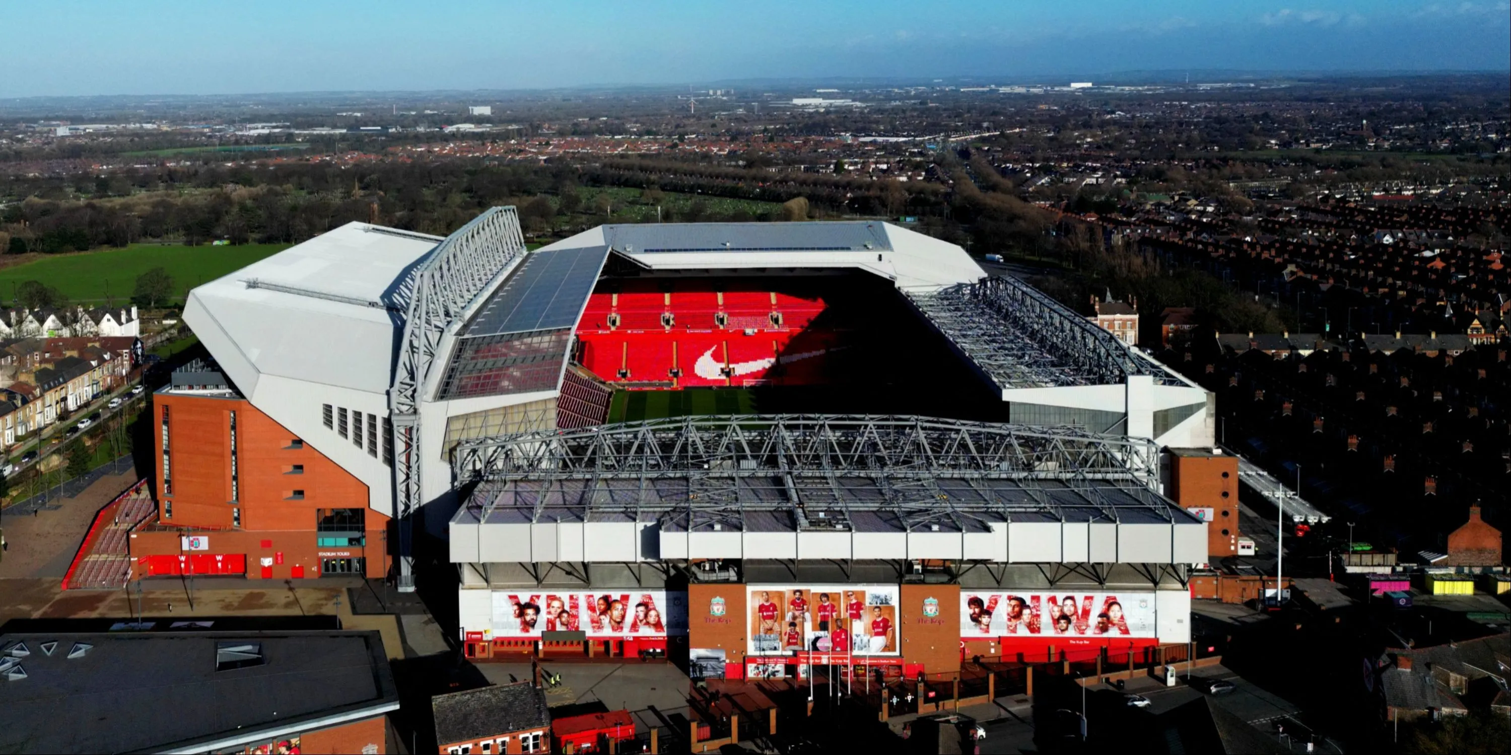 Toàn cảnh sân Anfield huyền thoại của Liverpool