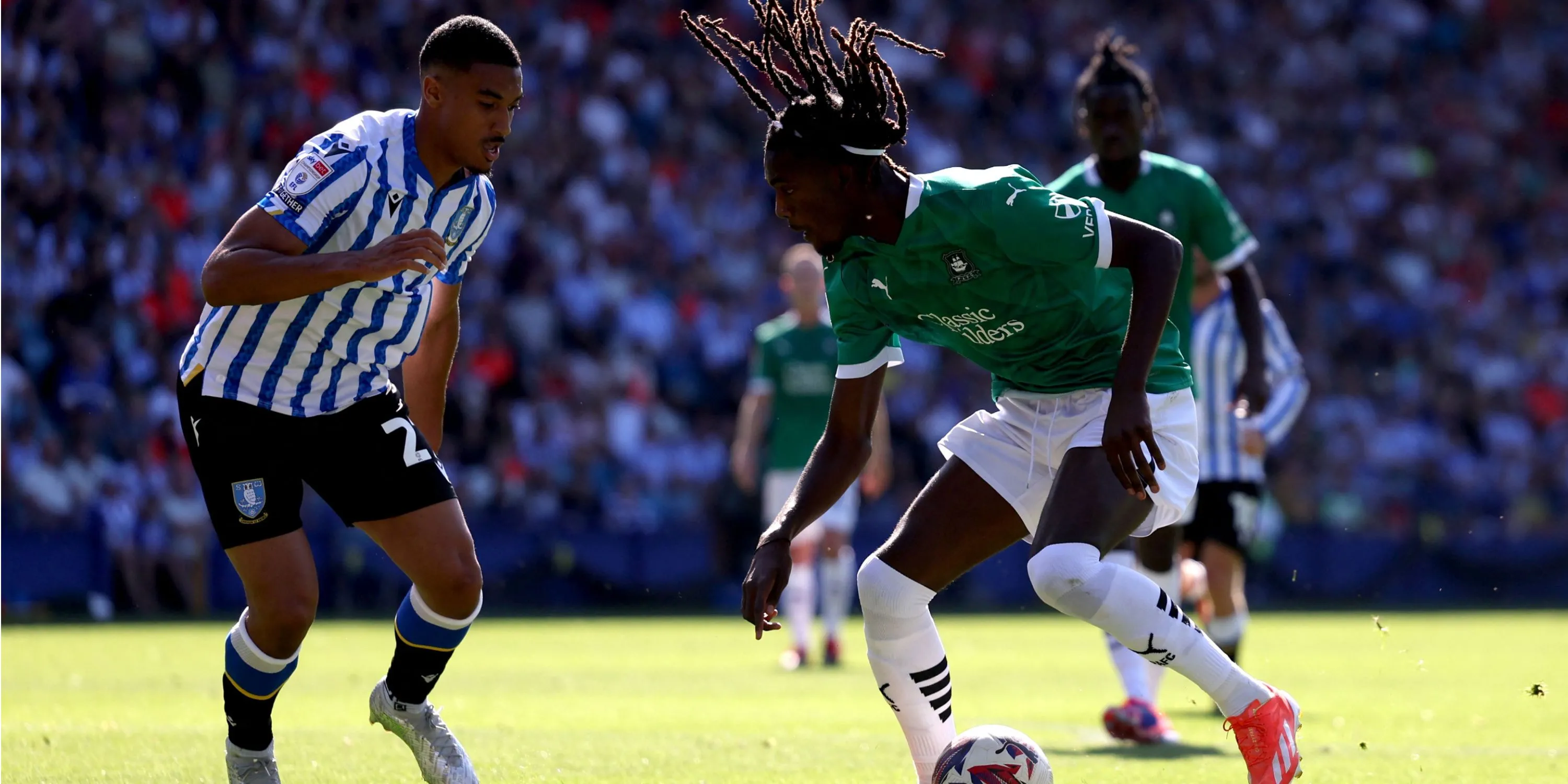 Trung vệ Akin Famewo chuẩn bị chia tay Sheffield Wednesday để gia nhập Hull City