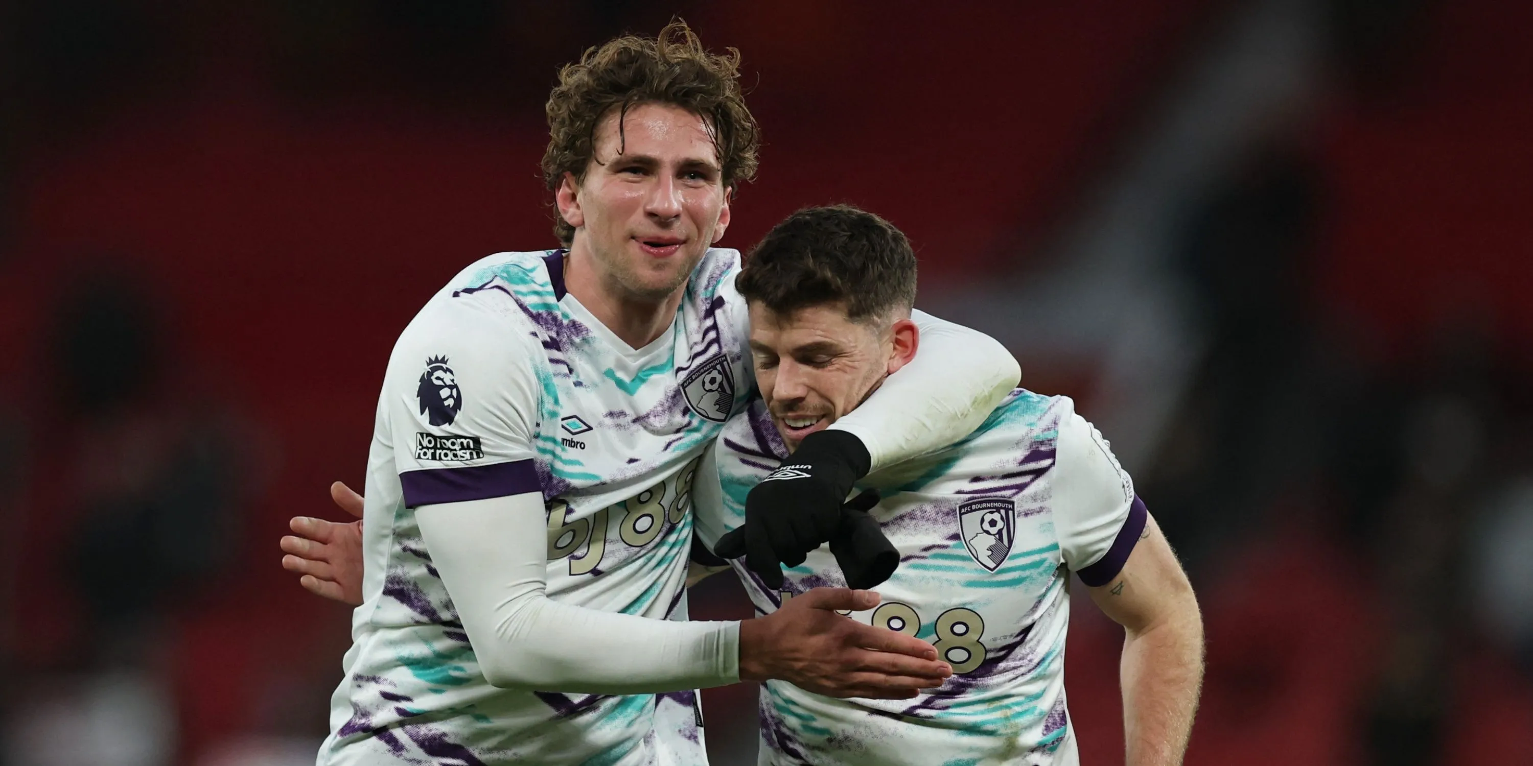 Trung vệ Illya Zabarnyi của Bournemouth trong một trận đấu tại Premier League, mục tiêu chuyển nhượng hàng đầu của Tottenham.