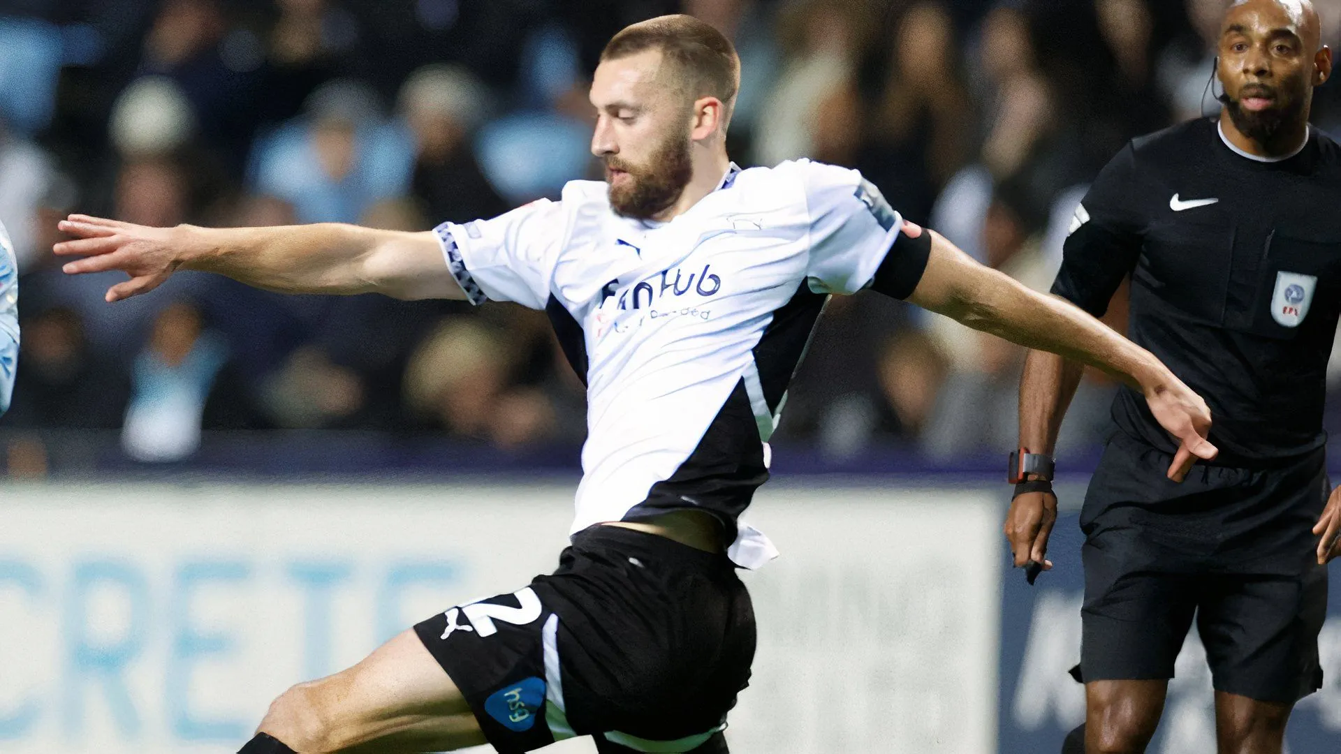 Trung vệ Nat Phillips trong màu áo Derby County