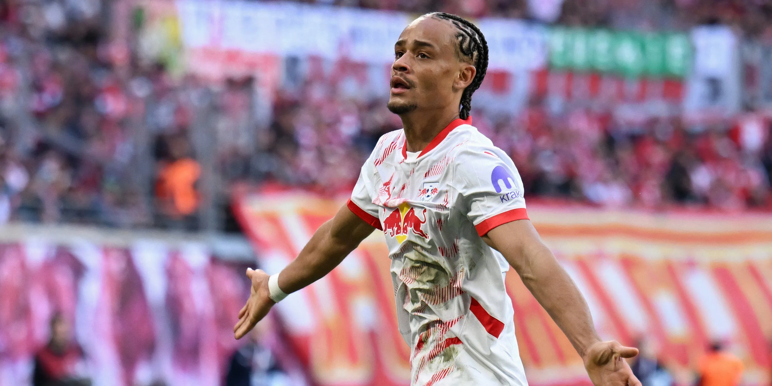 Xavi Simons ăn mừng bàn thắng trong màu áo RB Leipzig, minh chứng cho màn trình diễn nổi bật của anh ở Bundesliga.