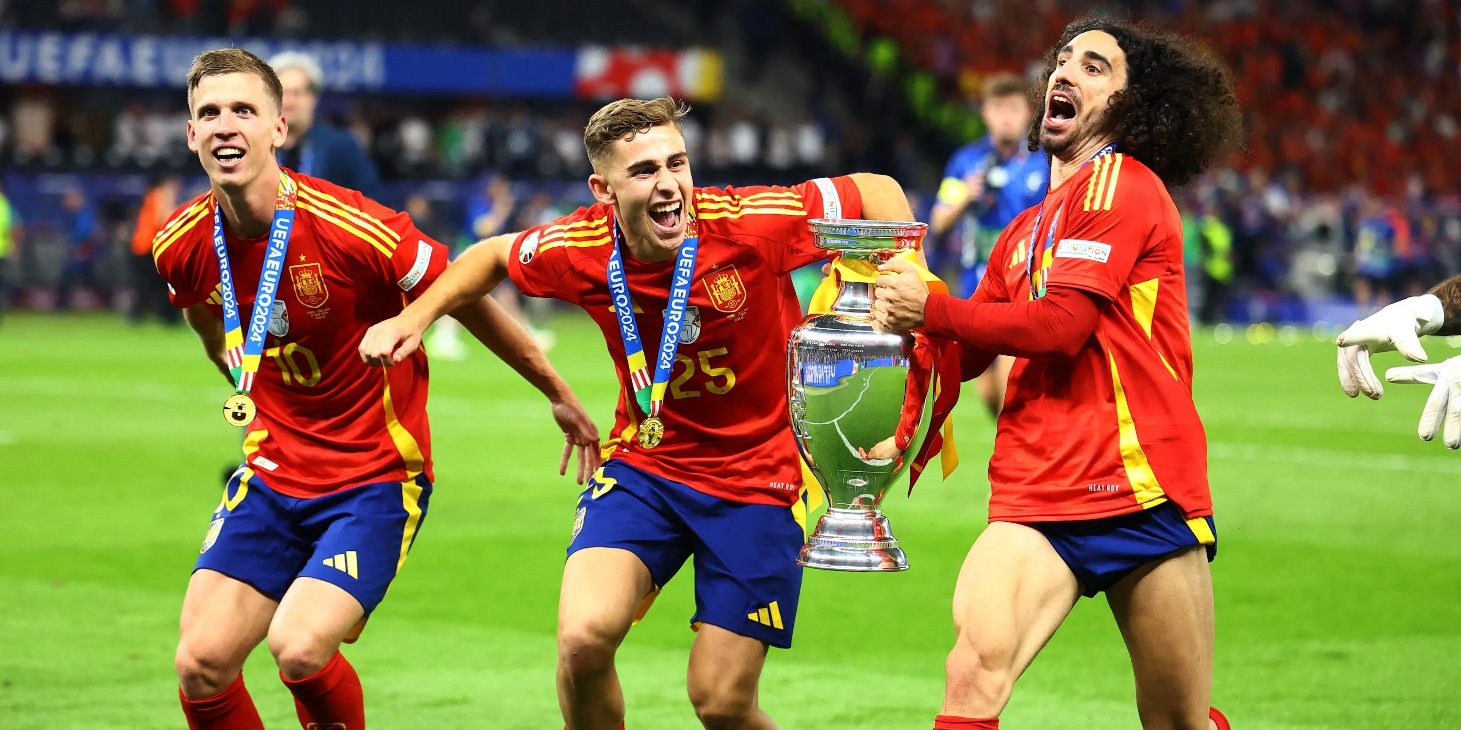 Fermín López ăn mừng chiến thắng cùng đội tuyển Olympic Tây Ban Nha