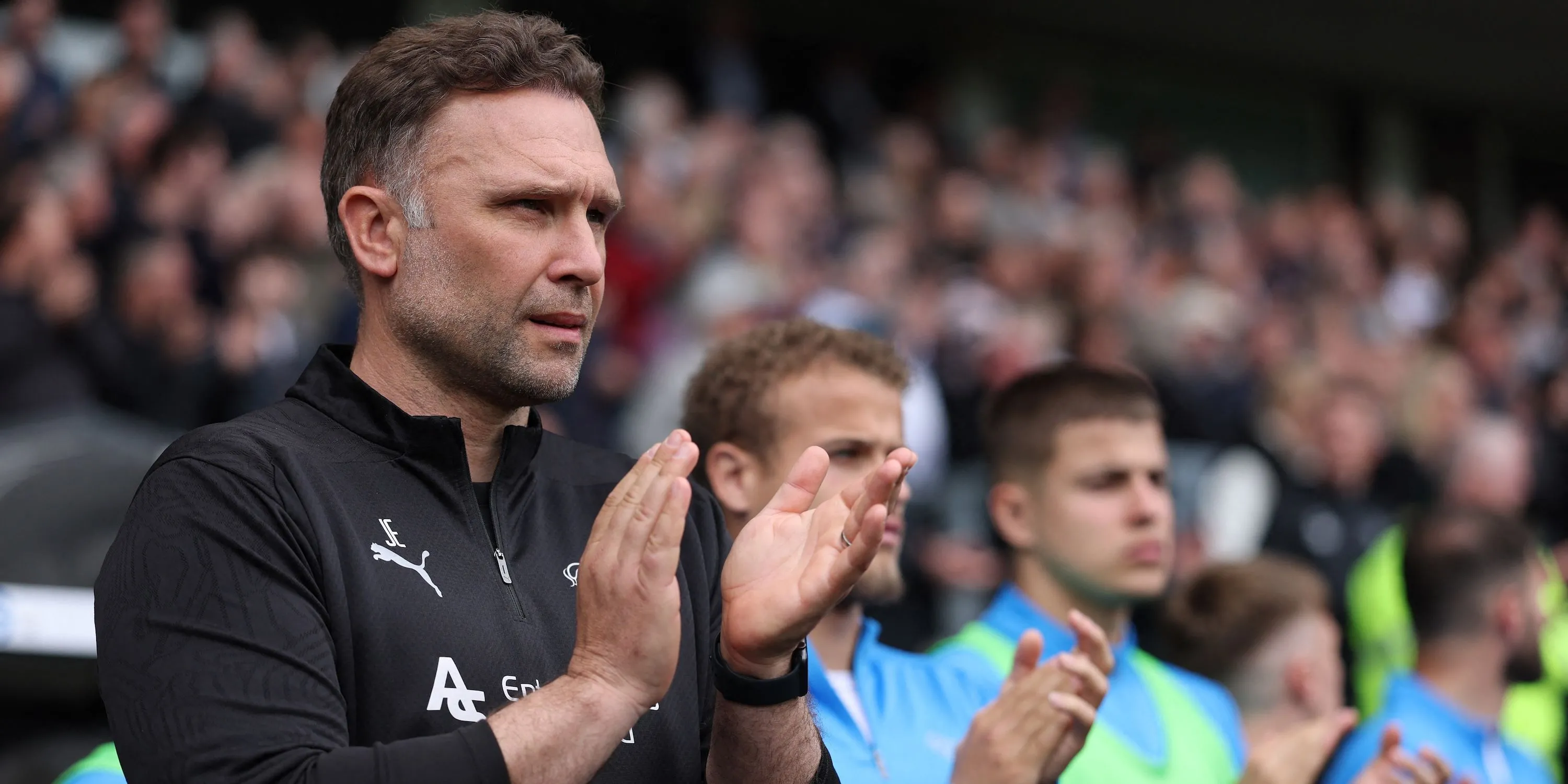 Huấn luyện viên John Eustace của Derby County trước trận đấu, thể hiện sự lạc quan và chuẩn bị cho mùa giải Championship mới