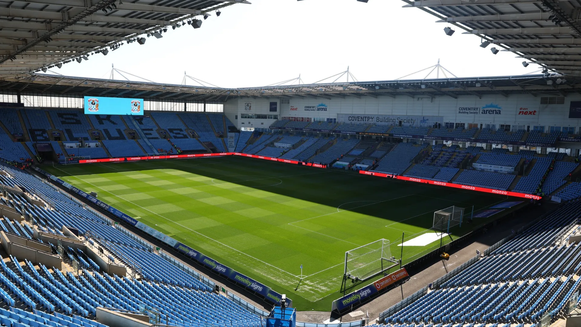Logo câu lạc bộ Coventry City, biểu tượng cho một bến đỗ tiềm năng cho tiền đạo Patrick Bamford tại Championship