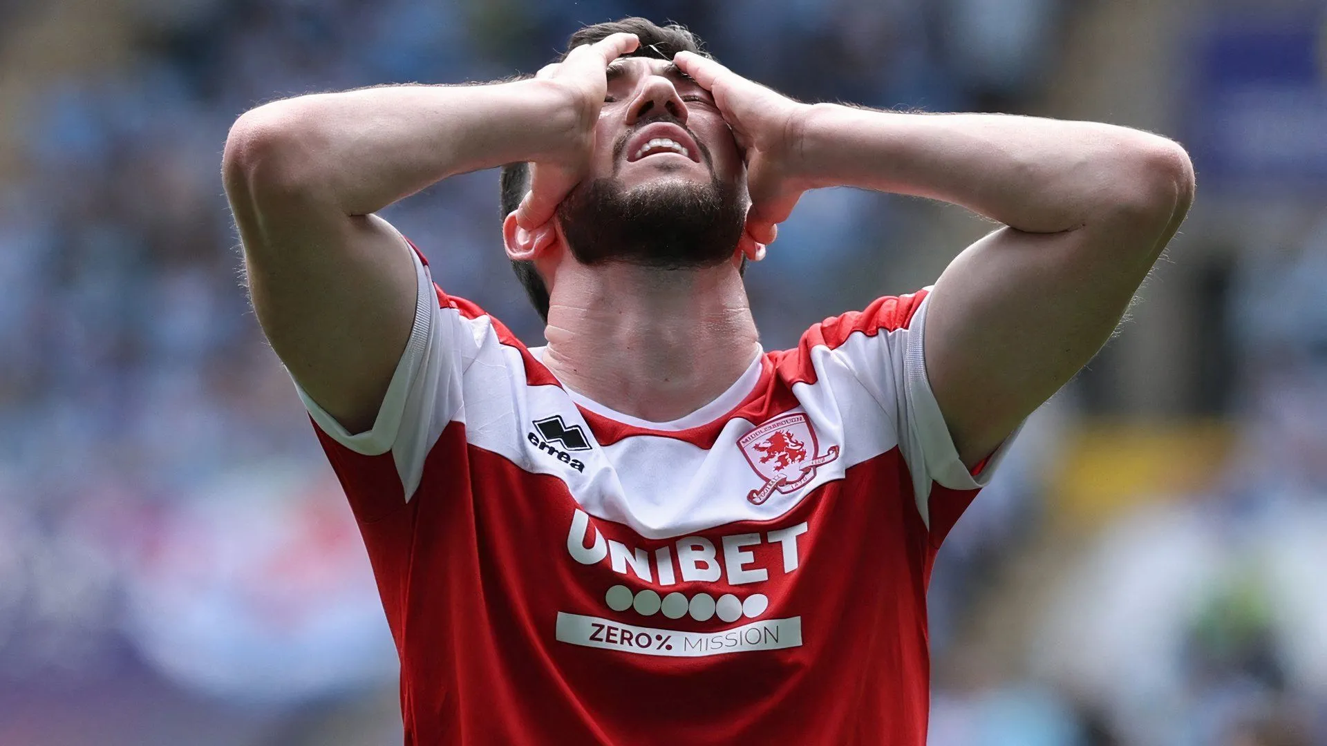 Logo câu lạc bộ Middlesbrough, tâm điểm của tin tức chuyển nhượng Finn Azaz và Hayden Hackney