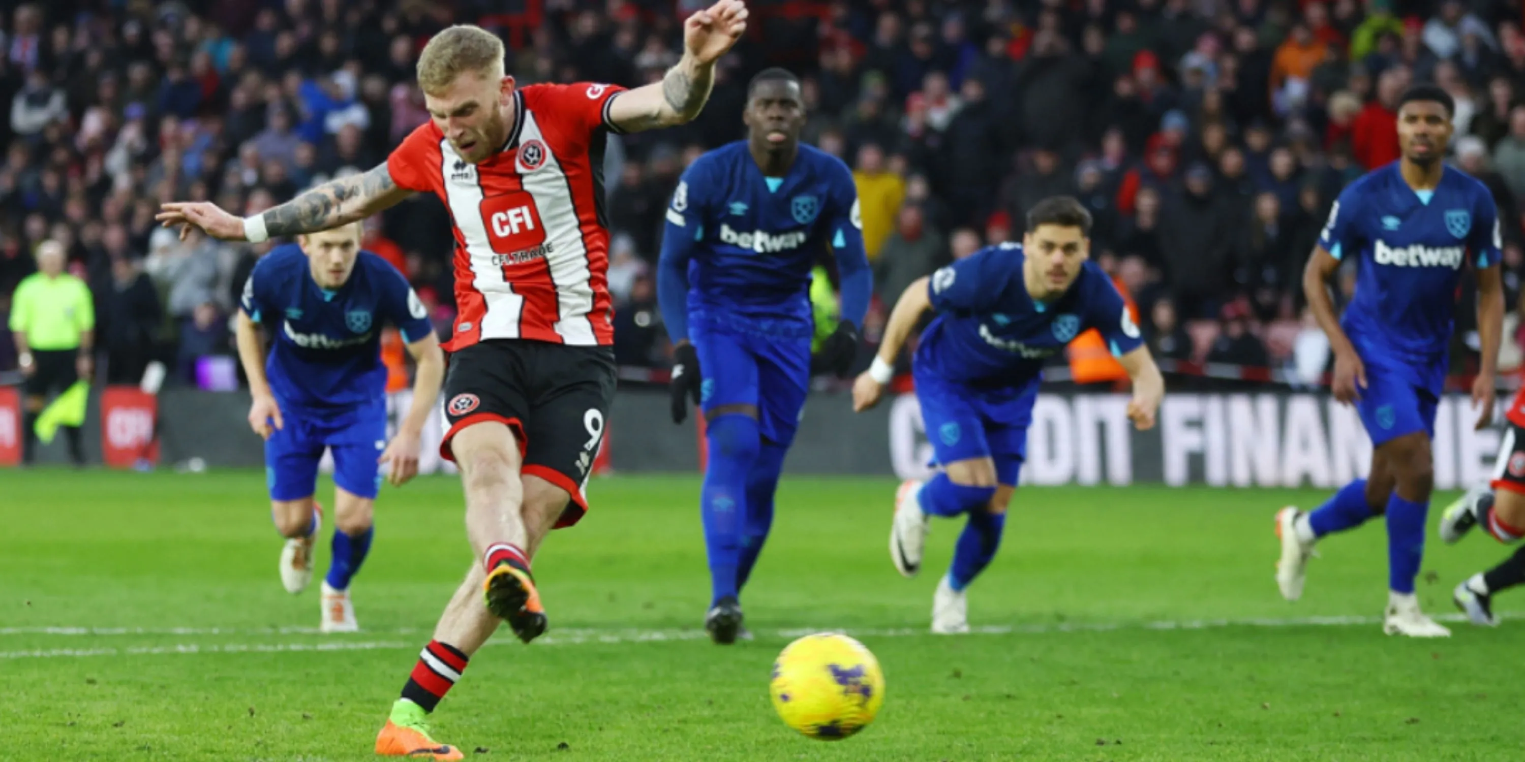 Oli McBurnie ăn mừng trong màu áo Sheffield United, biểu tượng cho hy vọng trở lại Bramall Lane