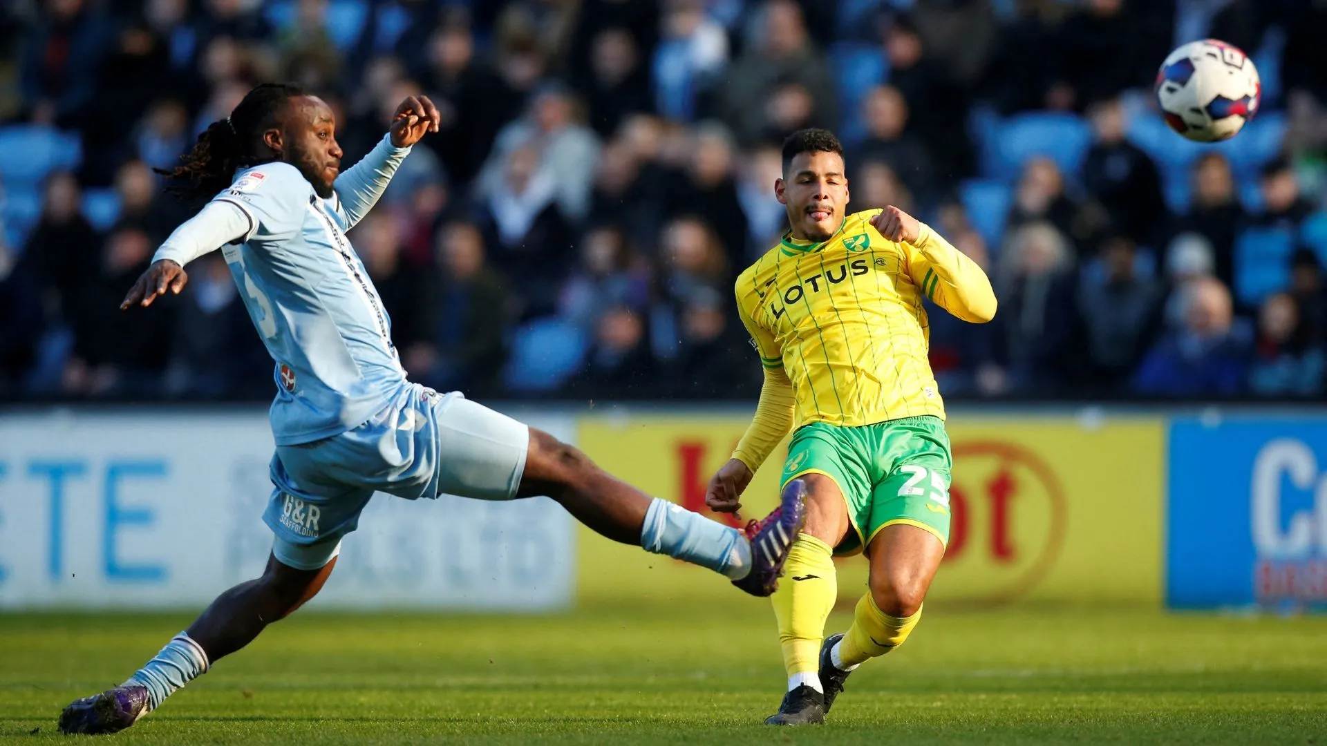 Onel Hernandez - Cầu thủ chạy cánh đang được Sheffield Wednesday thử việc