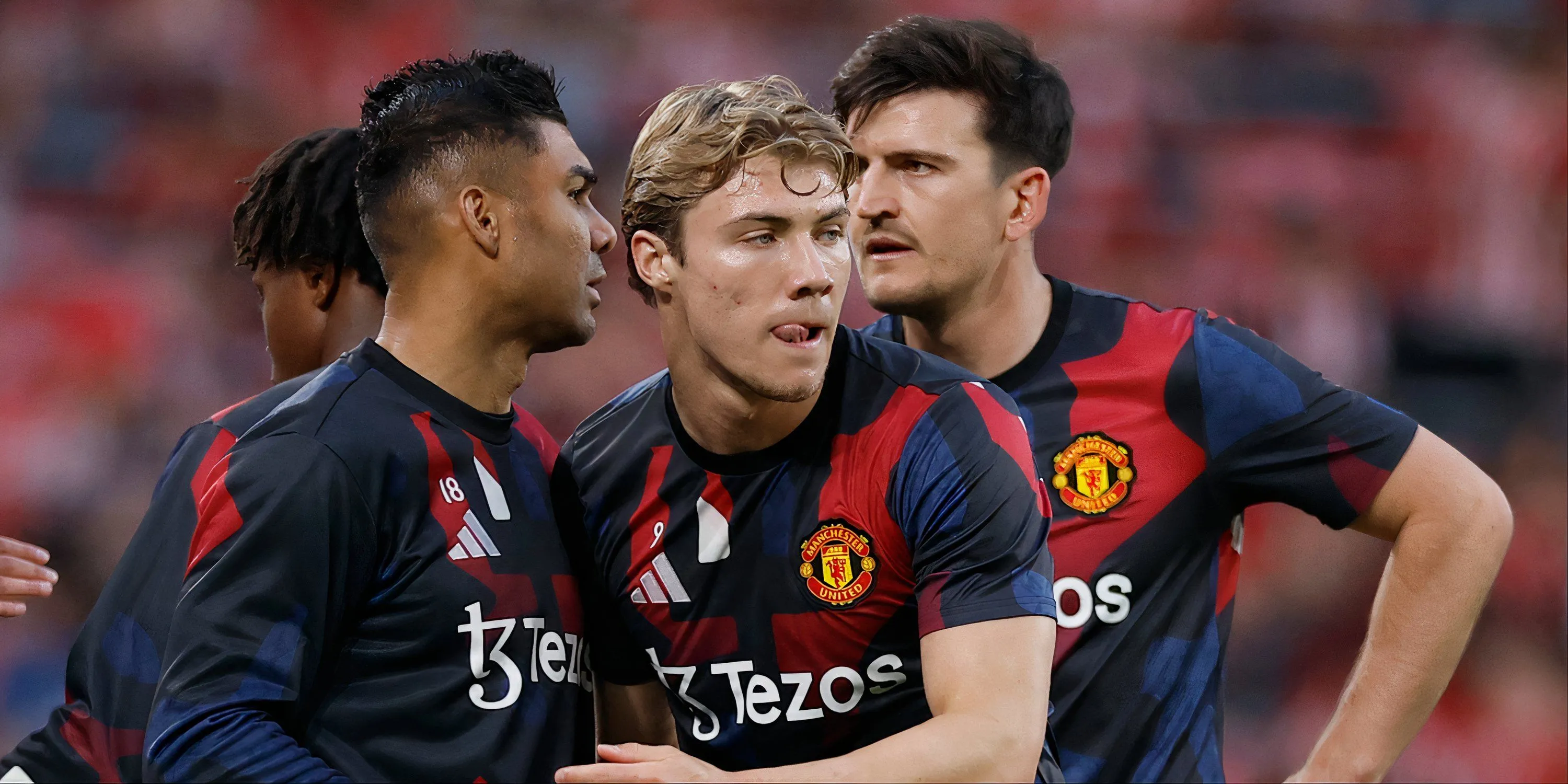 Rasmus Hojlund trong màu áo Manchester United thi đấu tại Premier League, hình ảnh minh họa phong độ tiền đạo trẻ.