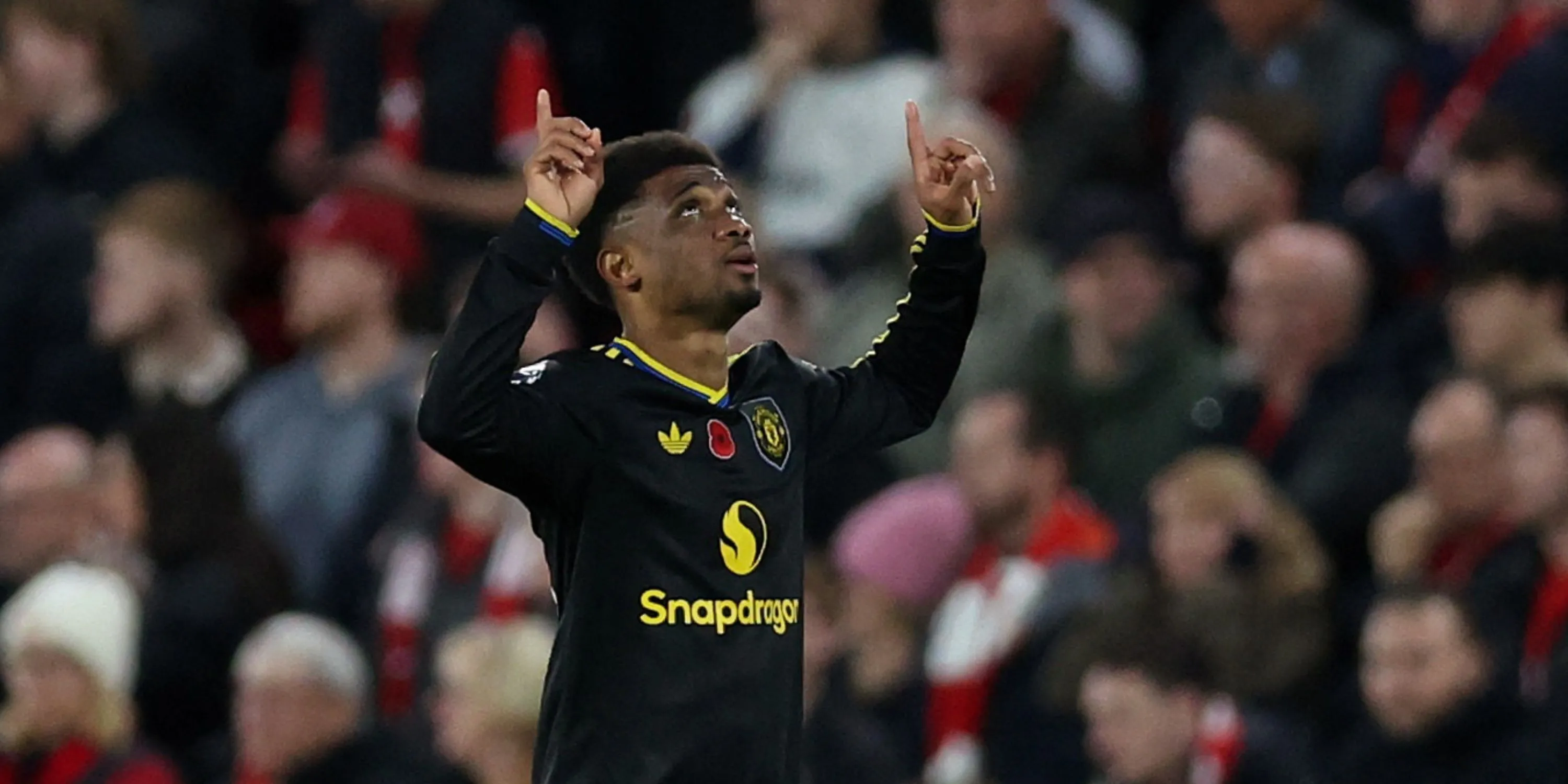 Amad Diallo ăn mừng bàn thắng của mình trong trận đấu trước Nottingham Forest